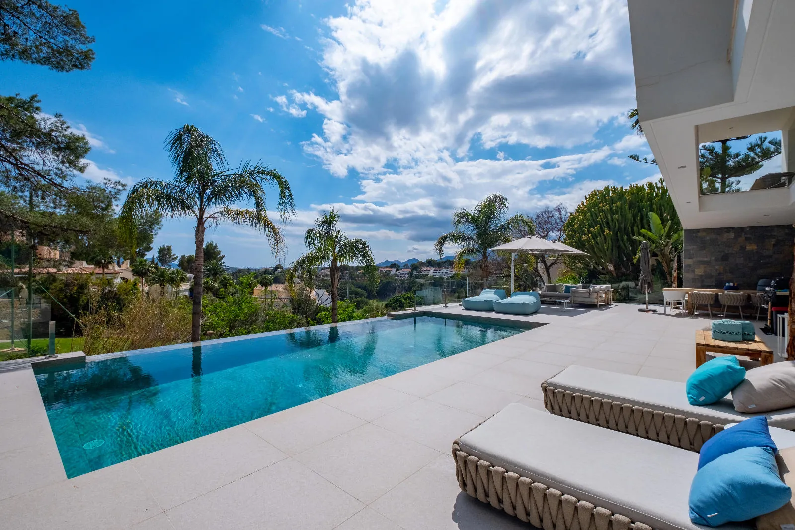 1345 - Altea La Vella, luxury by the golf: modern villa with infinity pool and premium finishes
