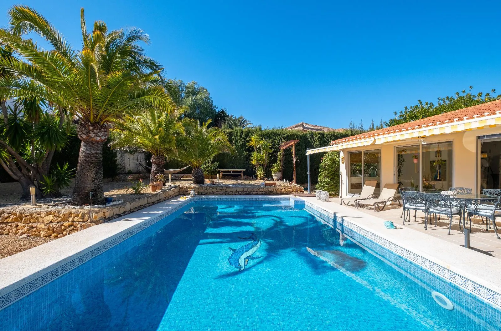 Elegant Mediterranean Villa with Guest House in La Nucia