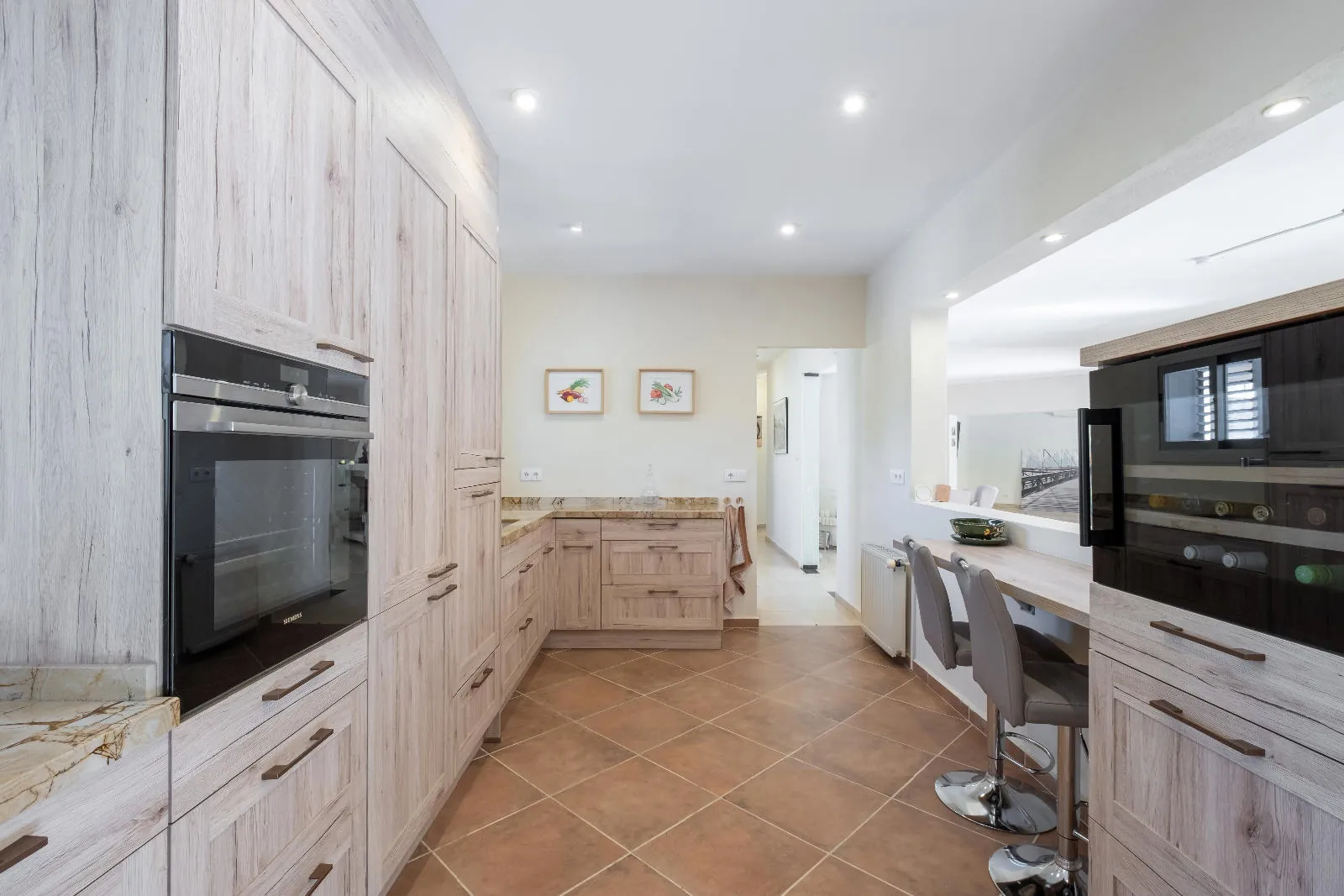 Elegant Mediterranean Villa with Guest House in La Nucia