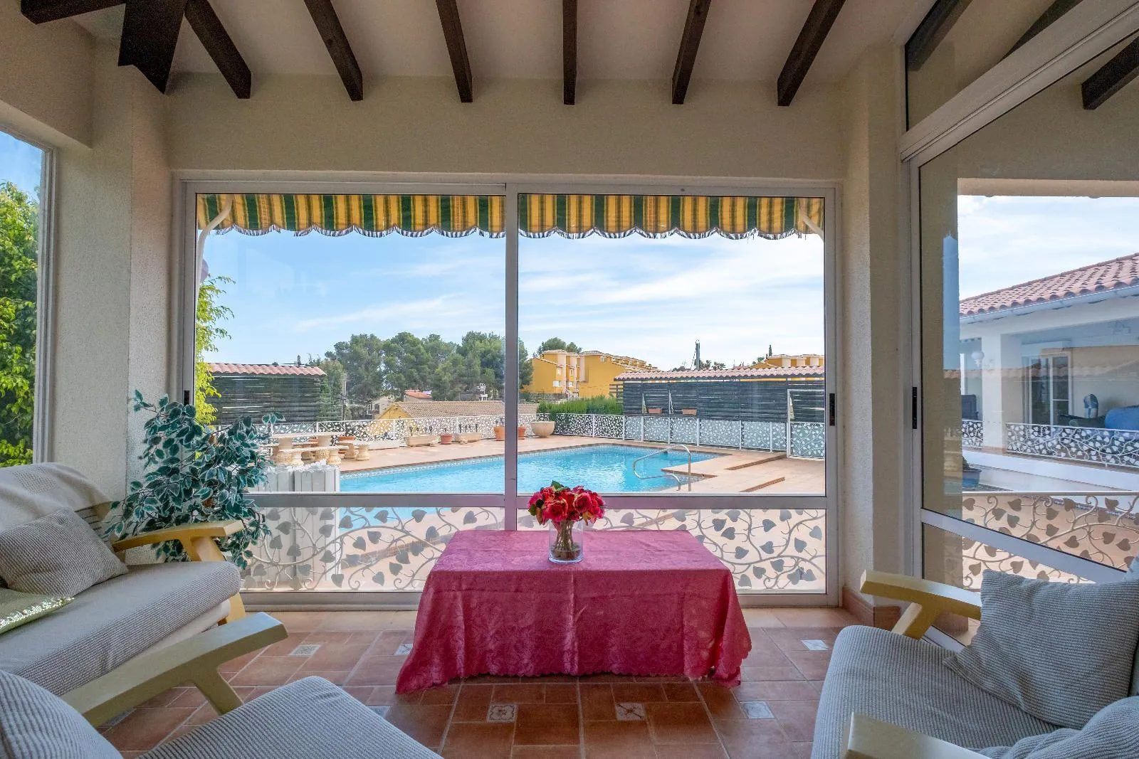 Single-storey villa in Alfaz del Pi: spaciousness, privacy, and heated pool