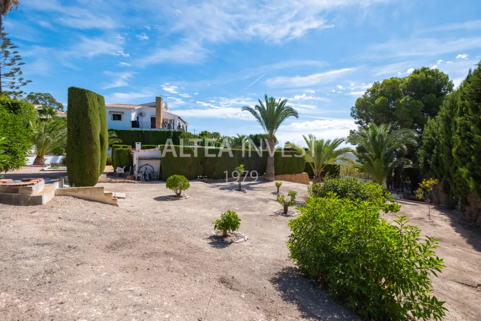 Exclusive Mediterranean-Style Chalet in El Planet