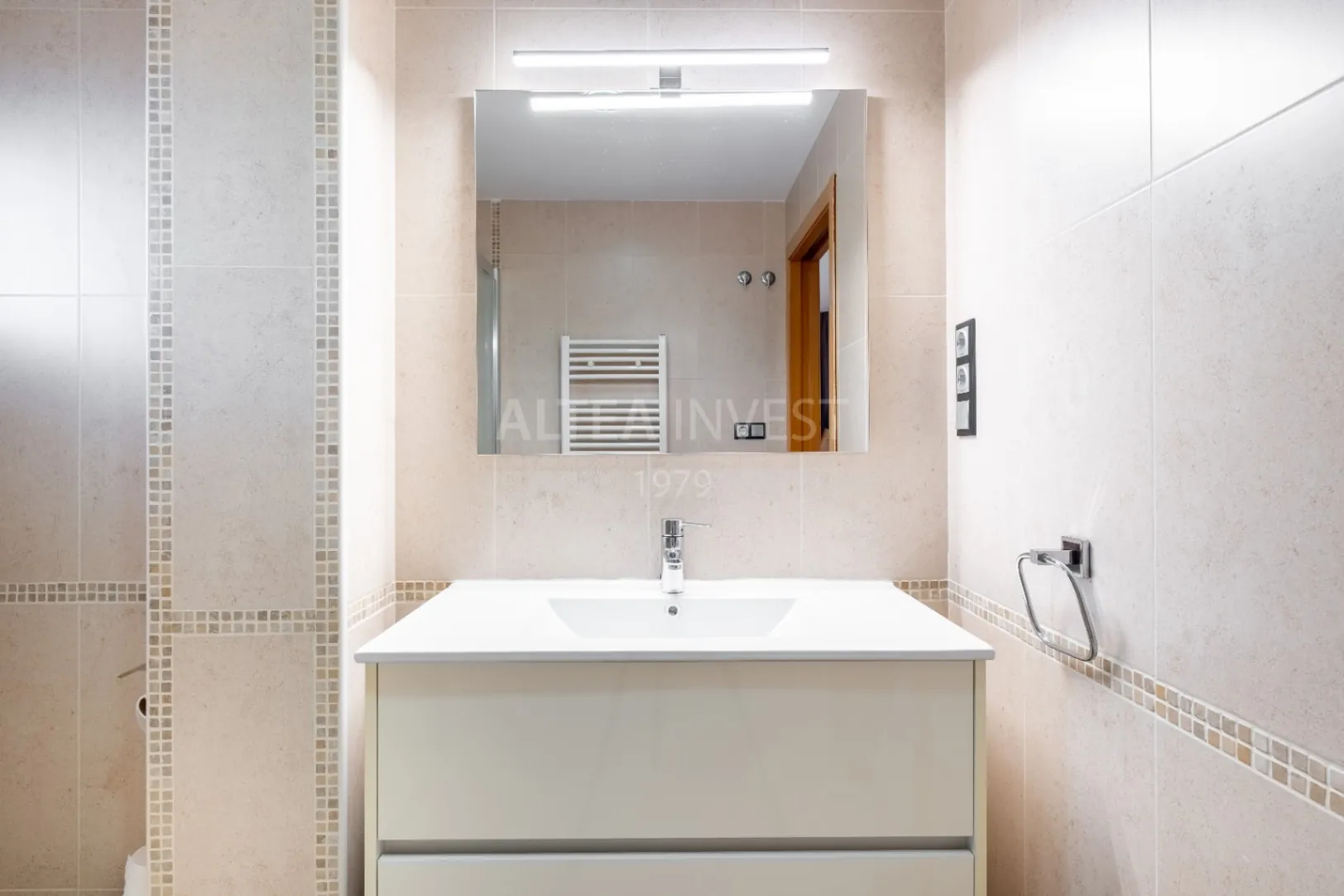 Penthouse with a large private terrace in Albir: comfort, light, and panoramic views.