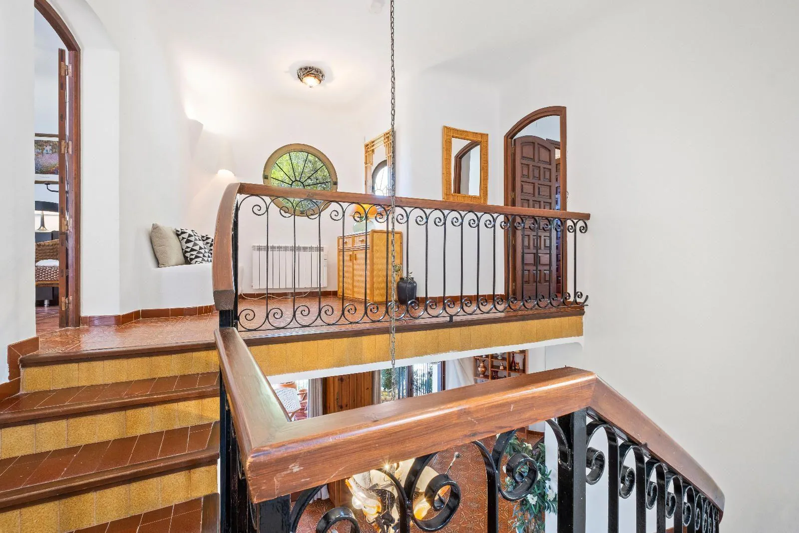 Cosy Mediterranean style villa with open views over the bay of Altea.
