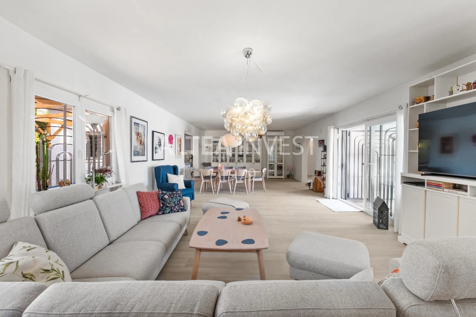 Spectacular villa completely renovated with stunning views of the Mediterranean Sea.