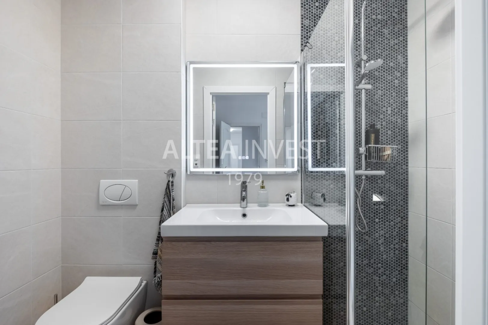 Spectacular villa completely renovated with stunning views of the Mediterranean Sea.