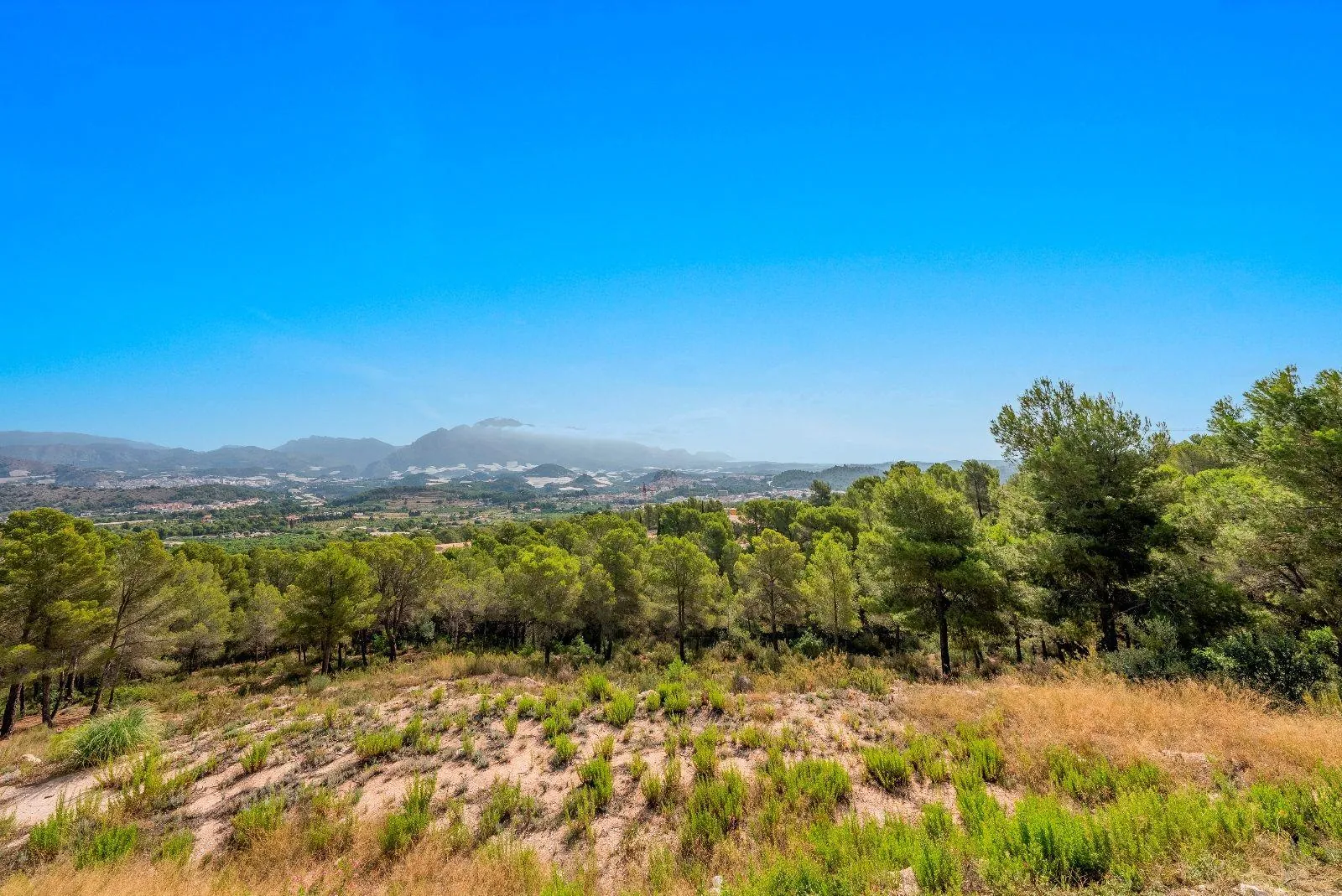 Exceptional villa in a unique setting with open views to the Mediterranean Sea and the bay of Altea.