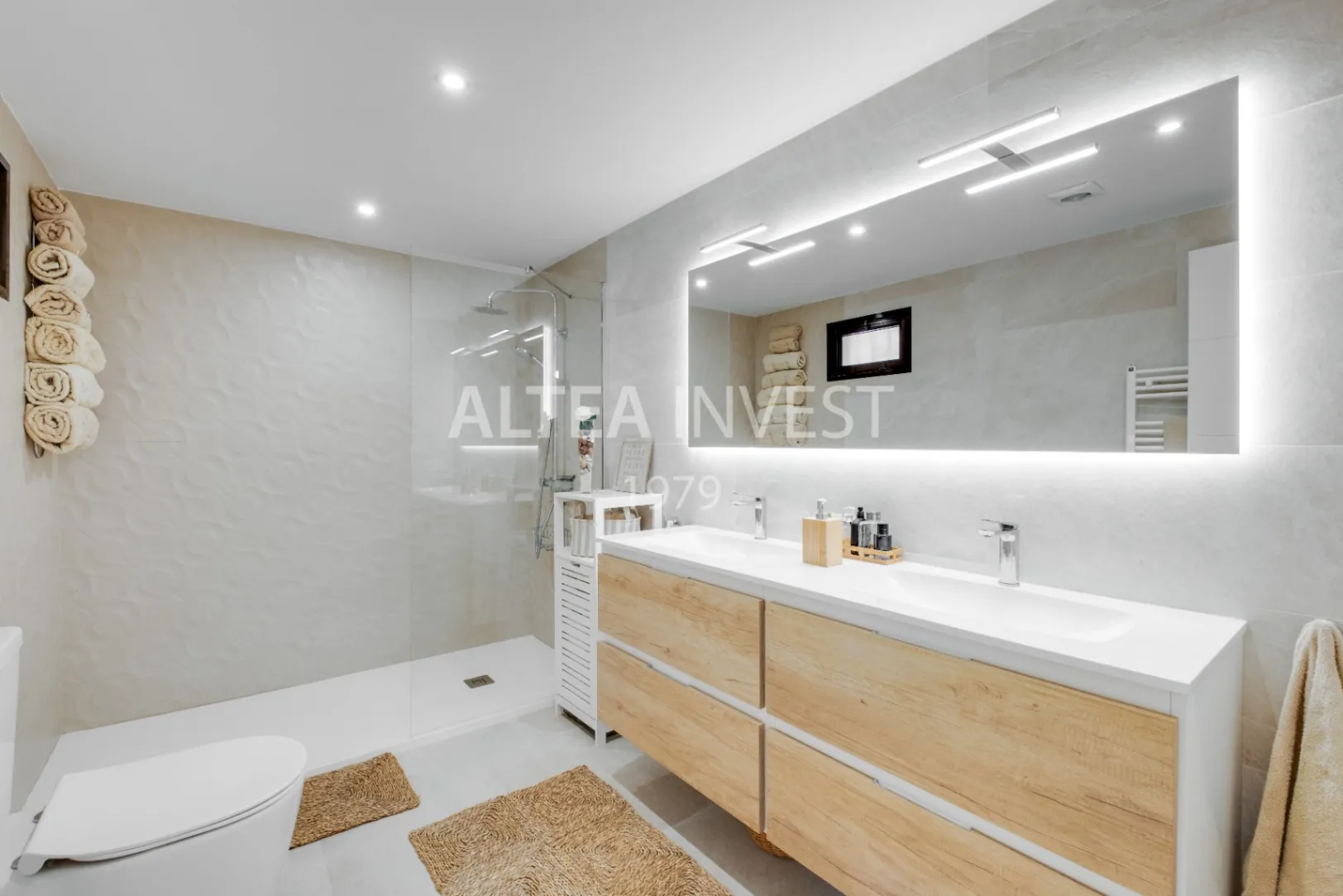 Exclusive Mediterranean-Style Chalet in El Planet
