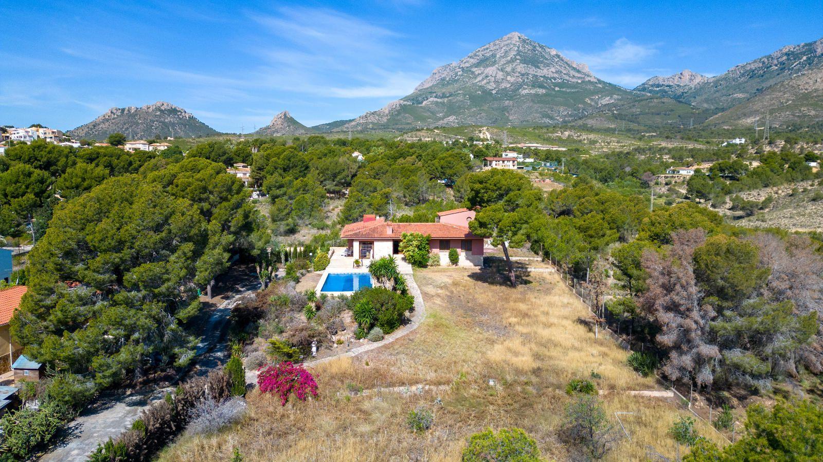 Mediterranean Elegance between the Sea and the Mountain – Privacy and Nature in La Nucía