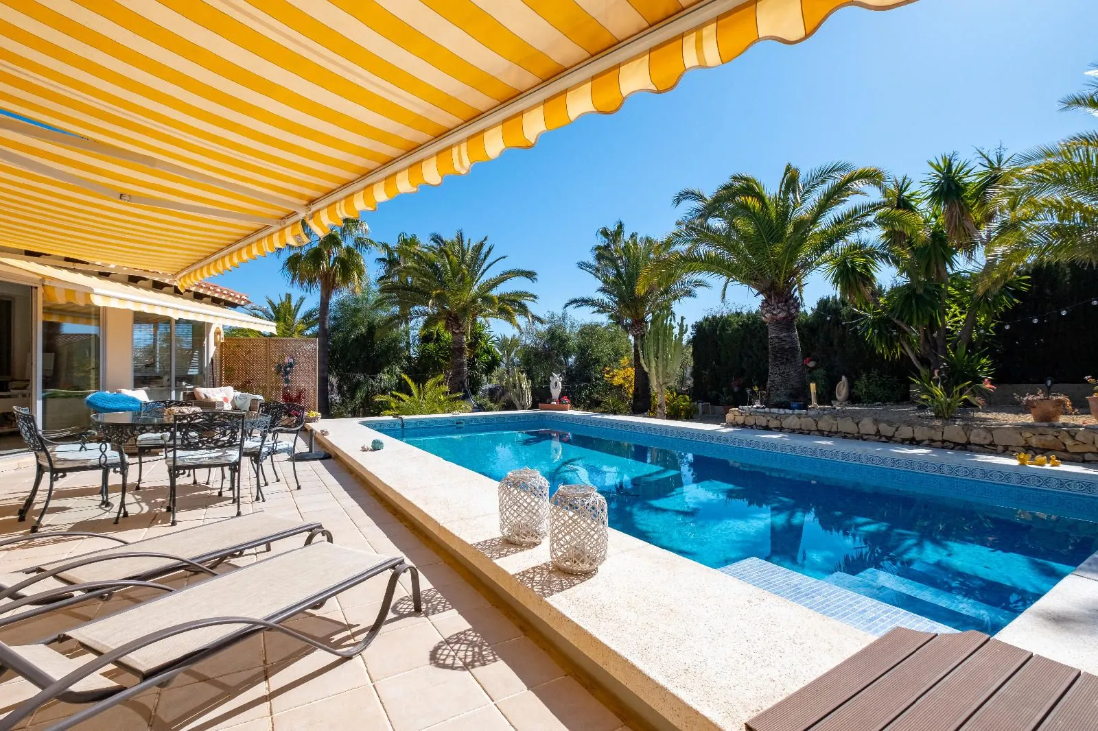 Elegant Mediterranean Villa with Guest House in La Nucia