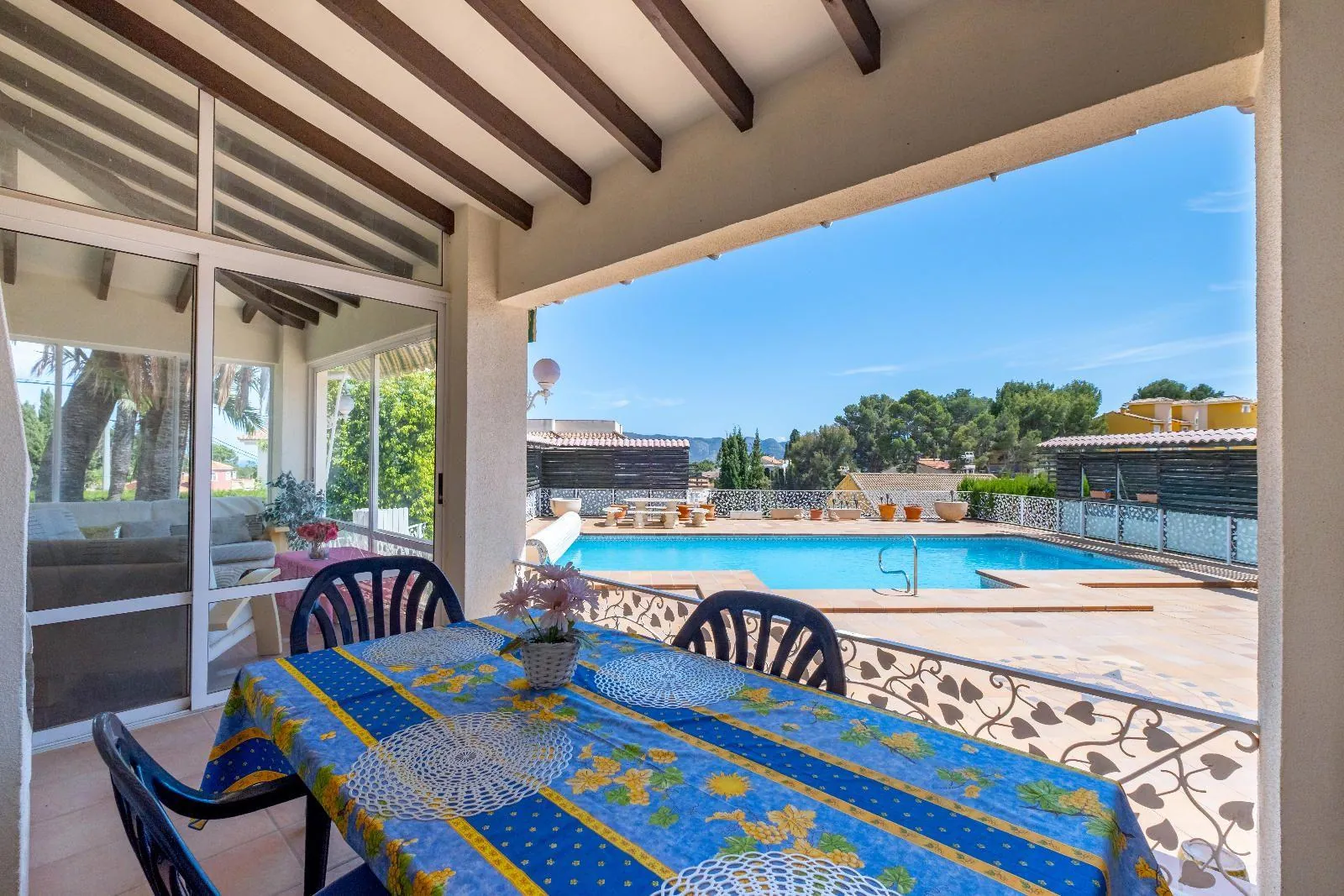 Single-storey villa in Alfaz del Pi: spaciousness, privacy, and heated pool