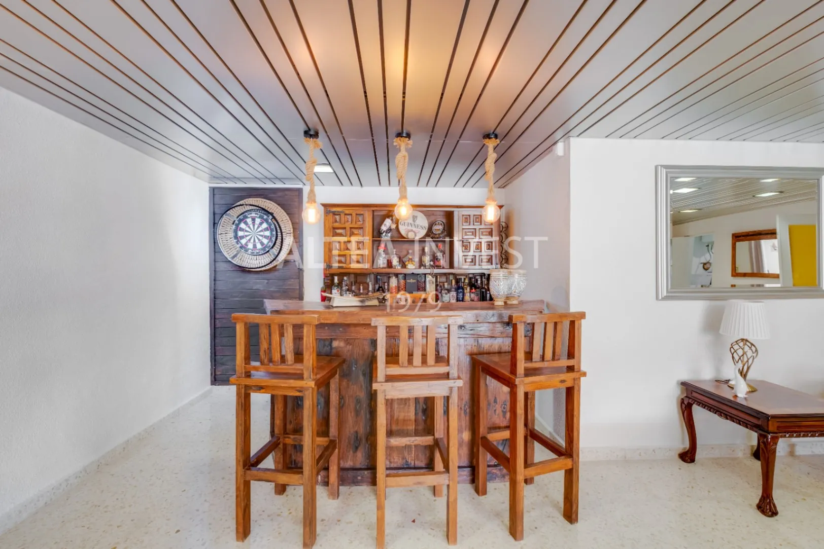 Exclusive Mediterranean-Style Chalet in El Planet