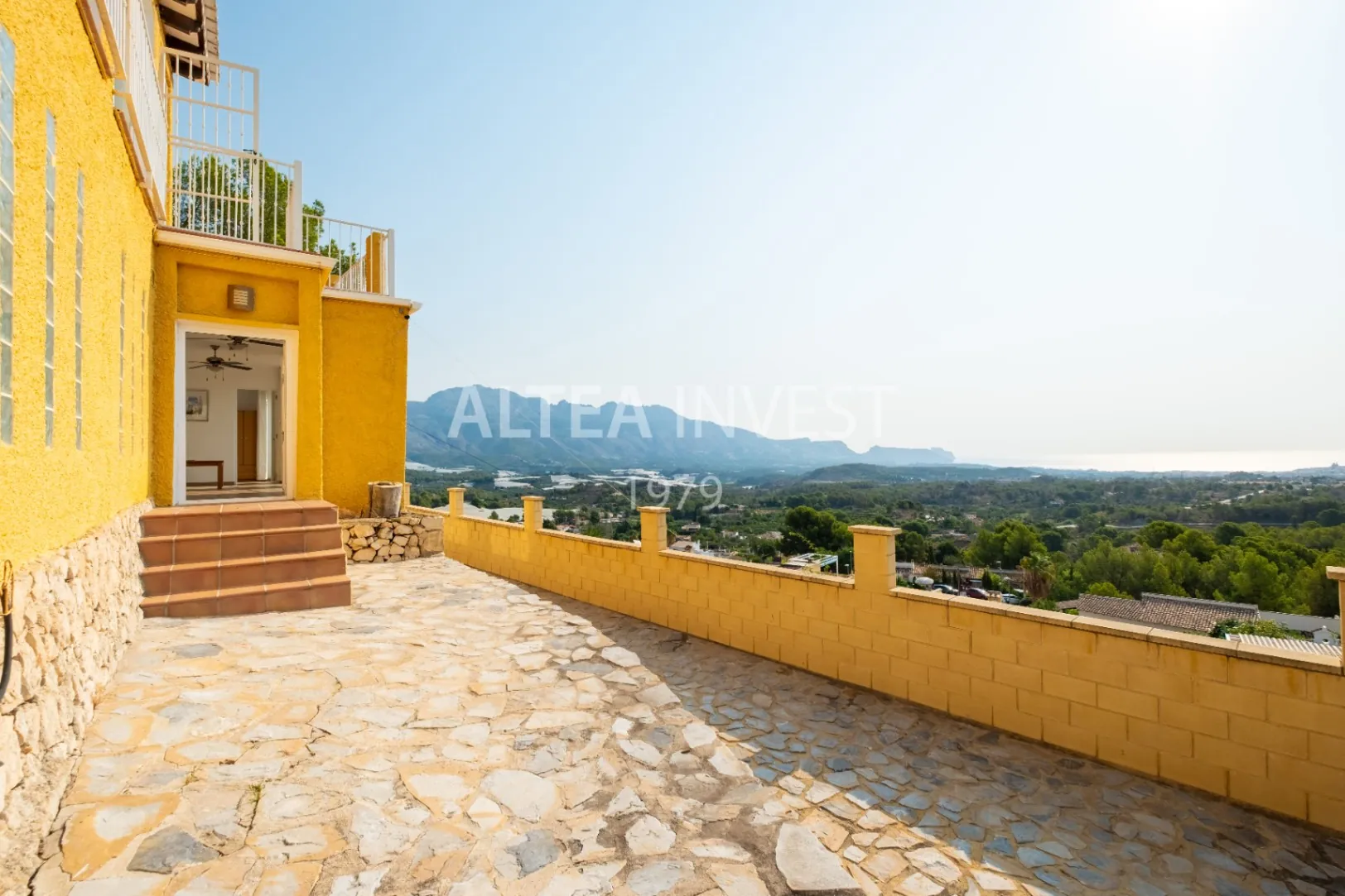 Charming Mediterranean Villa with Sea Views and Space to Enjoy