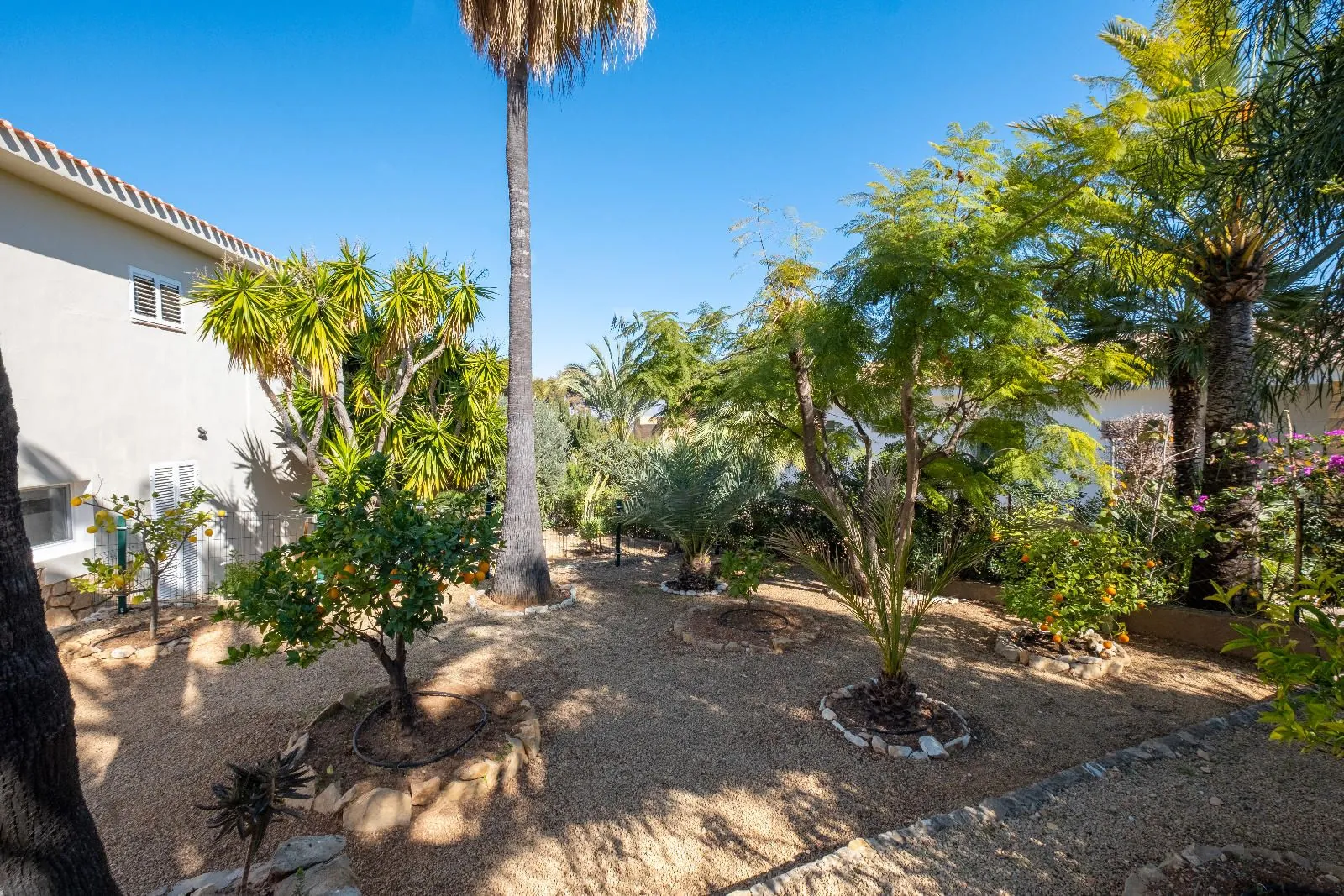 Elegant Mediterranean Villa with Guest House in La Nucia