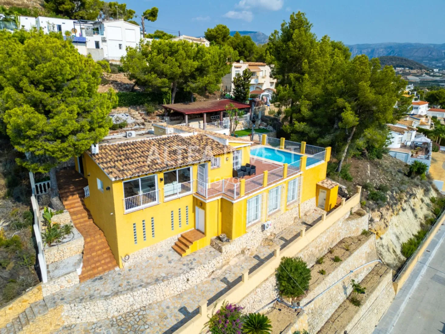 Charming Mediterranean Villa with Sea Views and Space to Enjoy