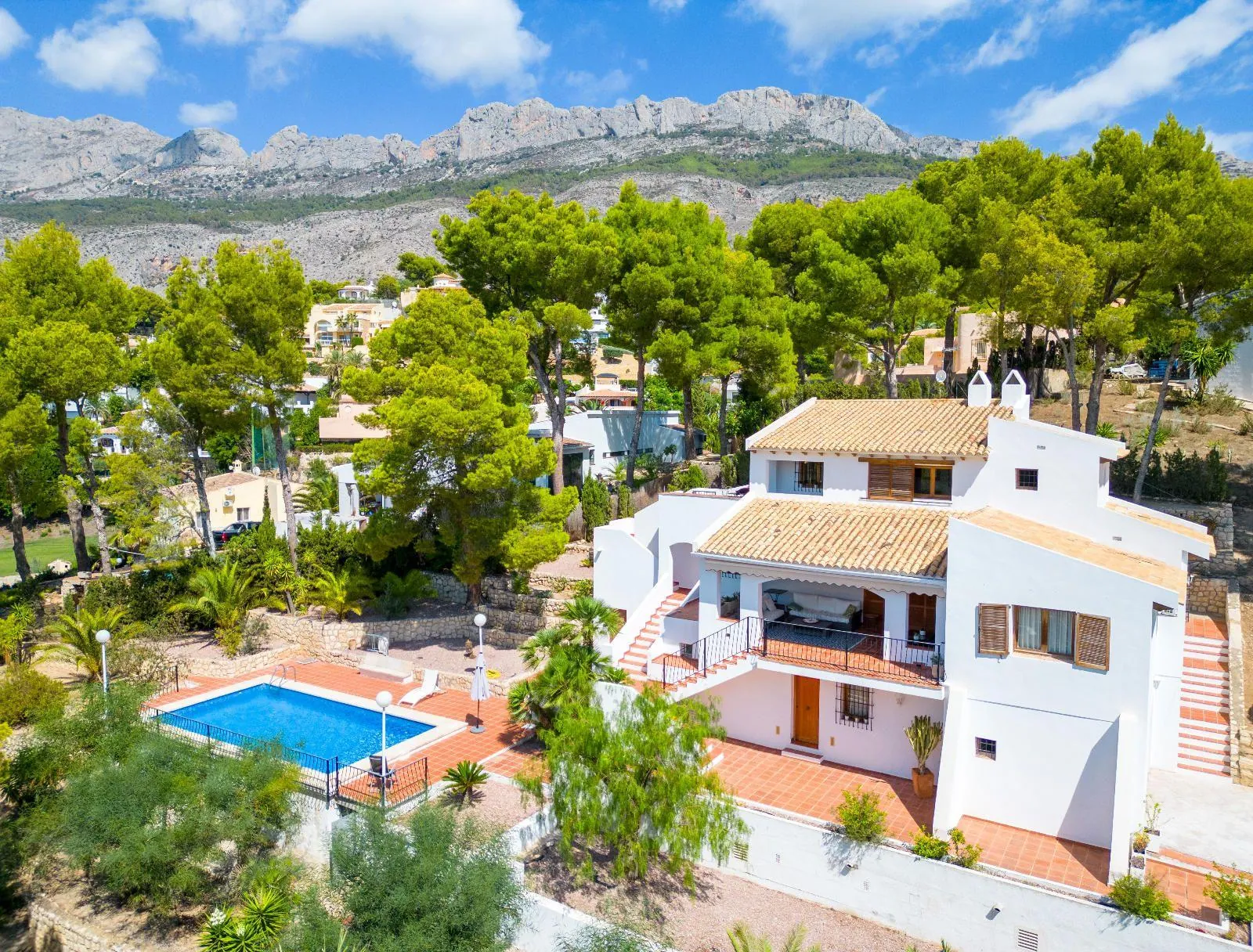 Elegant Mediterranean situated on the island of the golf course