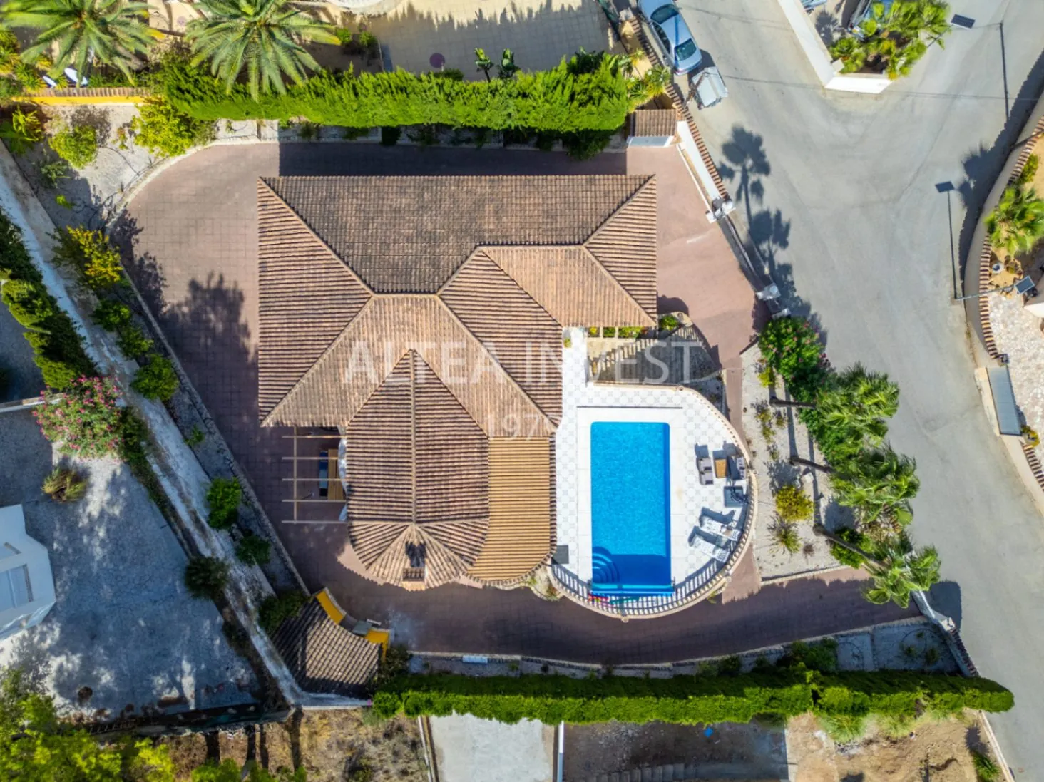 Spectacular villa completely renovated with stunning views of the Mediterranean Sea.
