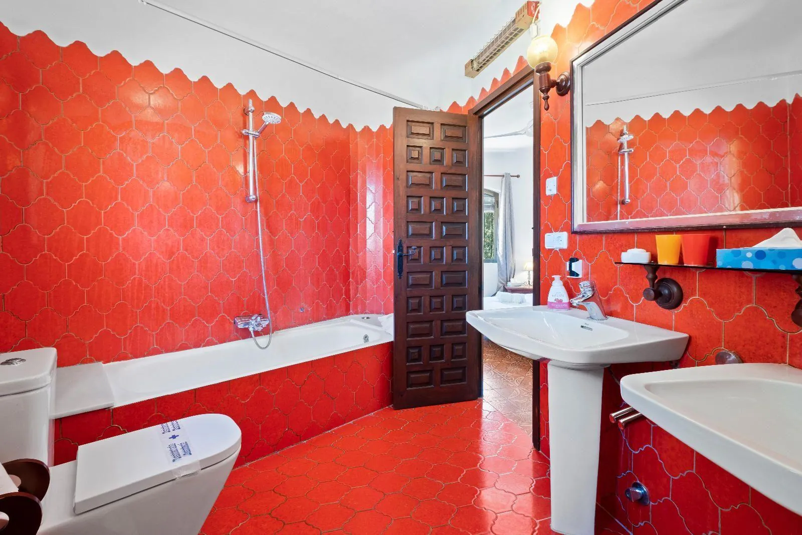 Cosy Mediterranean style villa with open views over the bay of Altea.