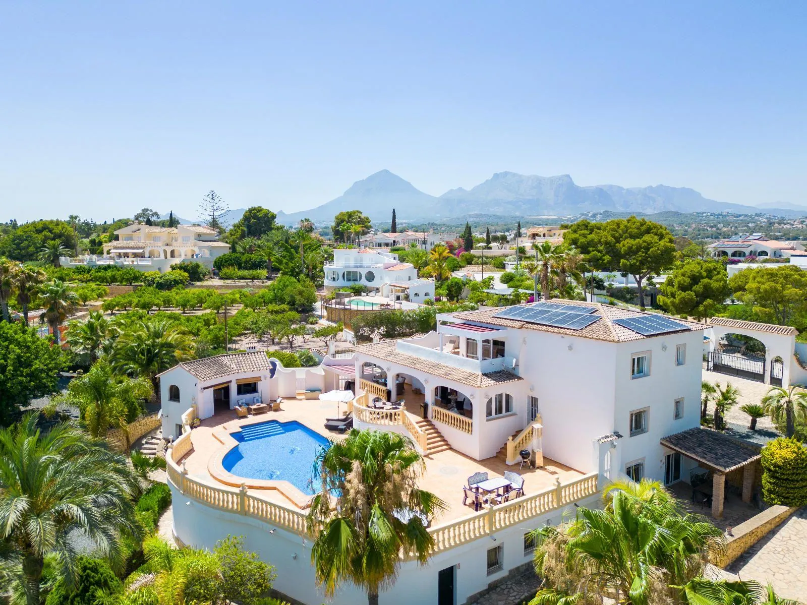 1311 - Elegant Mediterranean Villa with Large Plot and Panoramic Sea Views