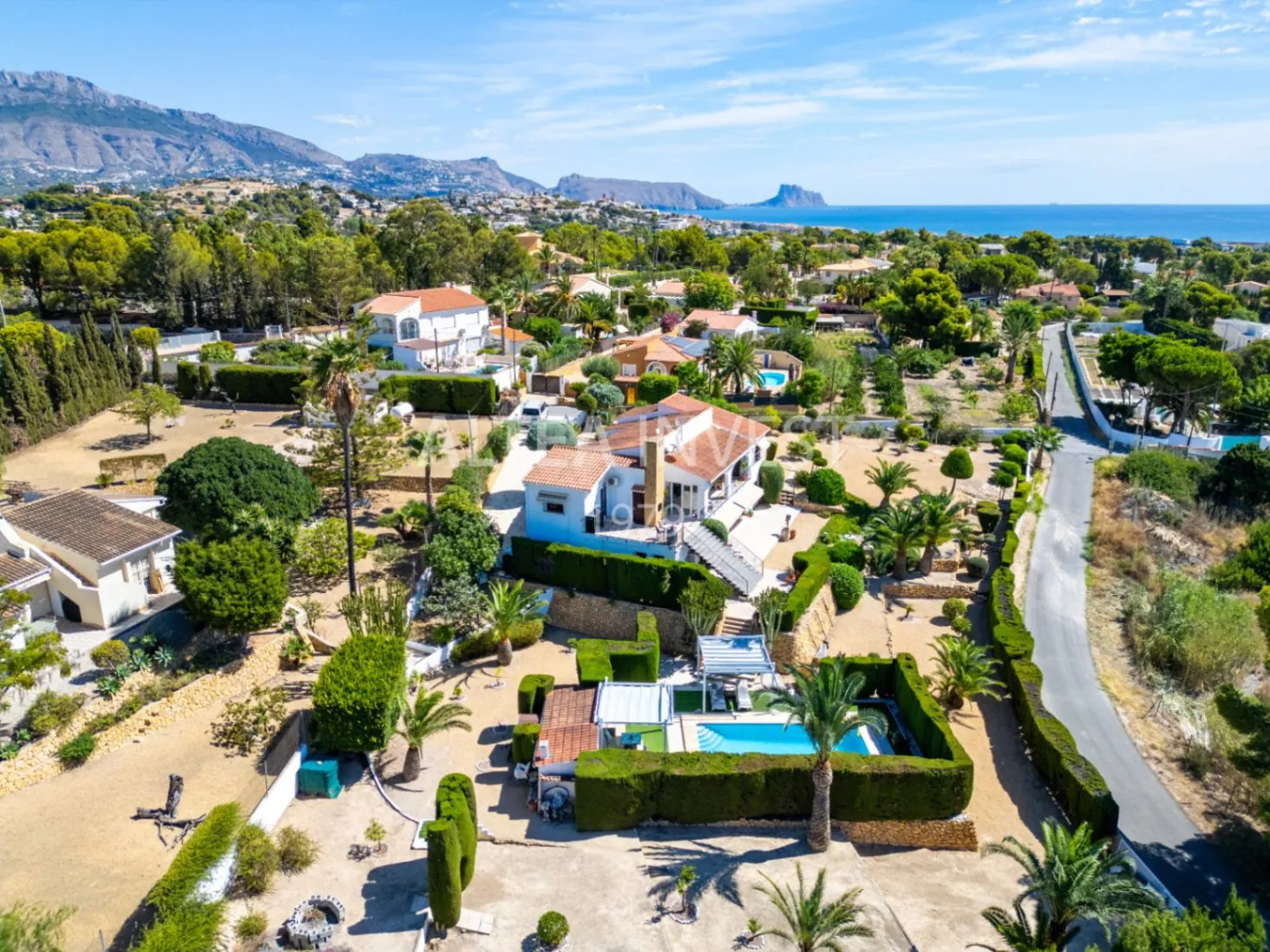 Exclusive Mediterranean-Style Chalet in El Planet