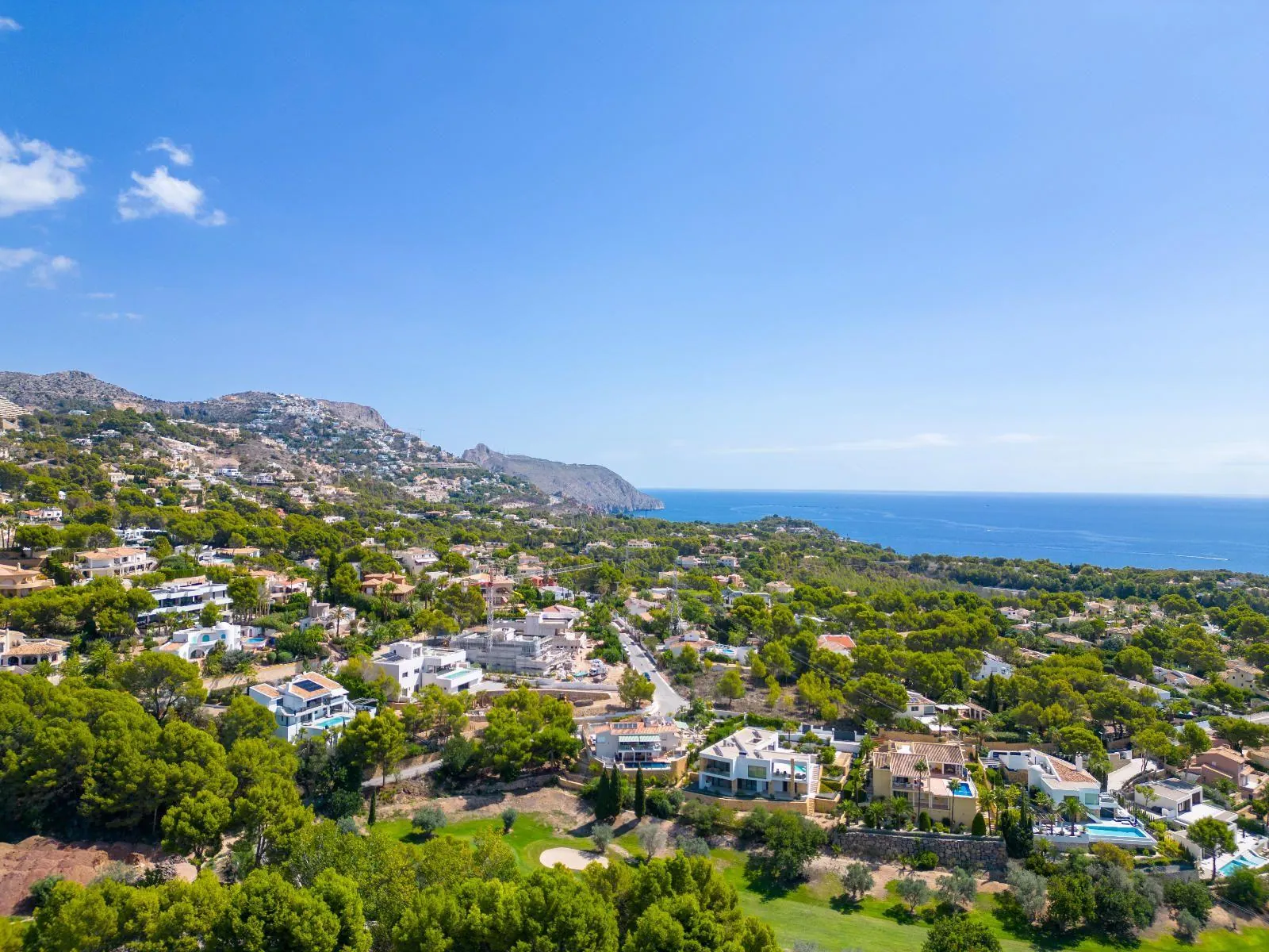Elegant Mediterranean situated on the island of the golf course