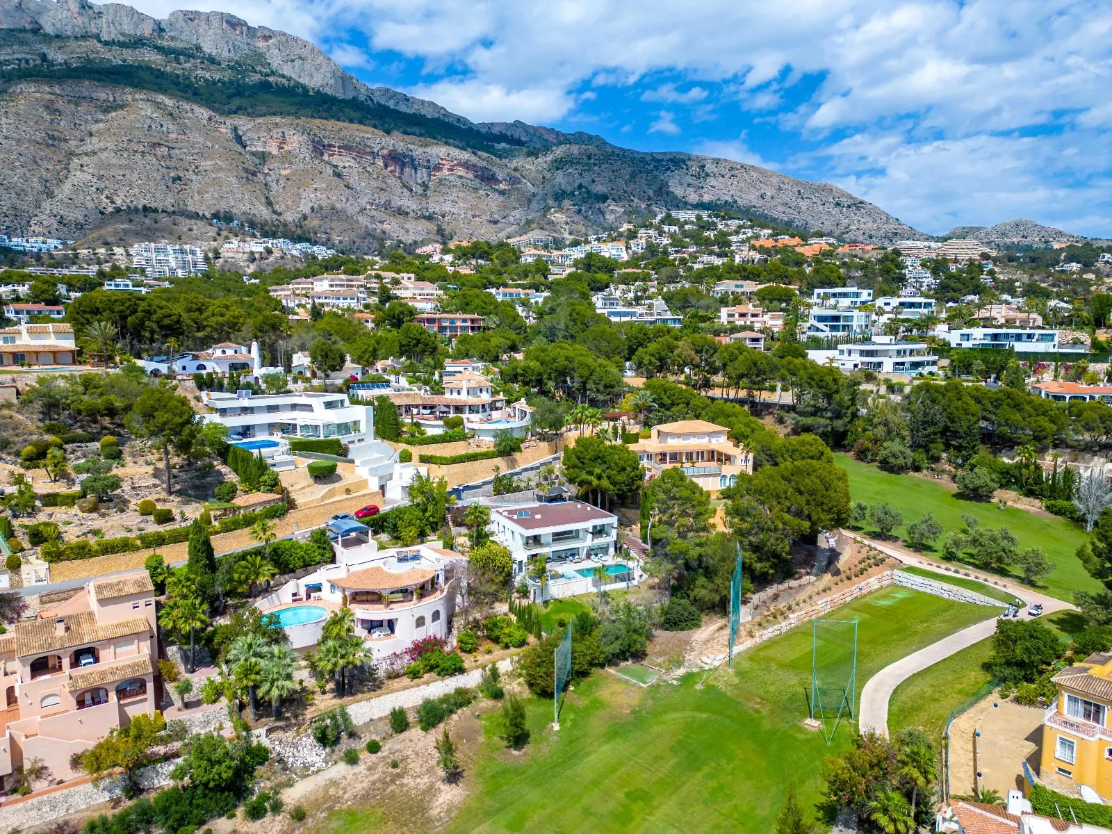 1345 - Altea La Vella, luxury by the golf: modern villa with infinity pool and premium finishes
