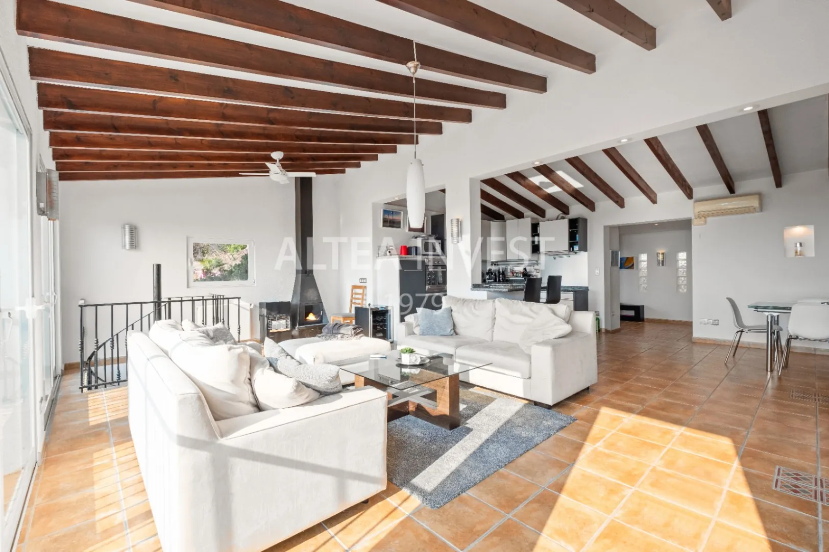 Charming Mediterranean Villa with Sea Views and Space to Enjoy