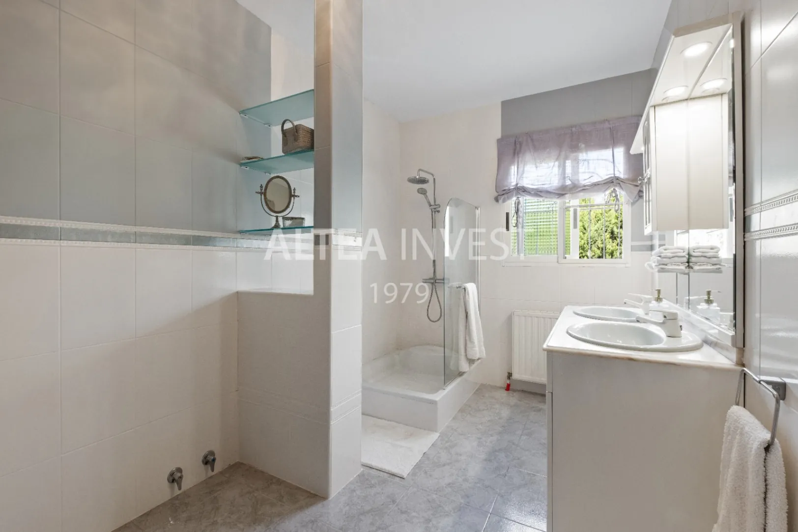 Spectacular villa completely renovated with stunning views of the Mediterranean Sea.