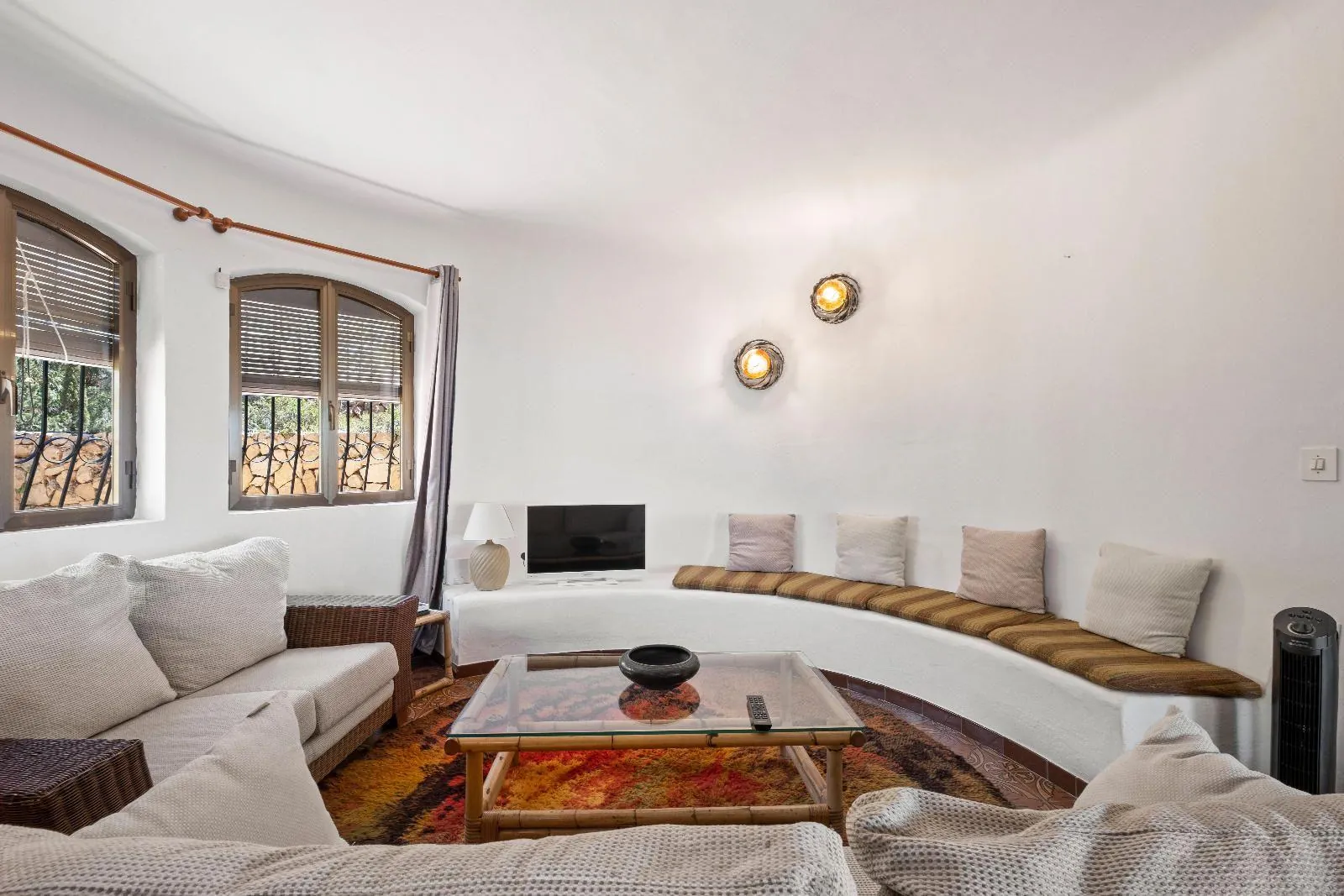 Cosy Mediterranean style villa with open views over the bay of Altea.