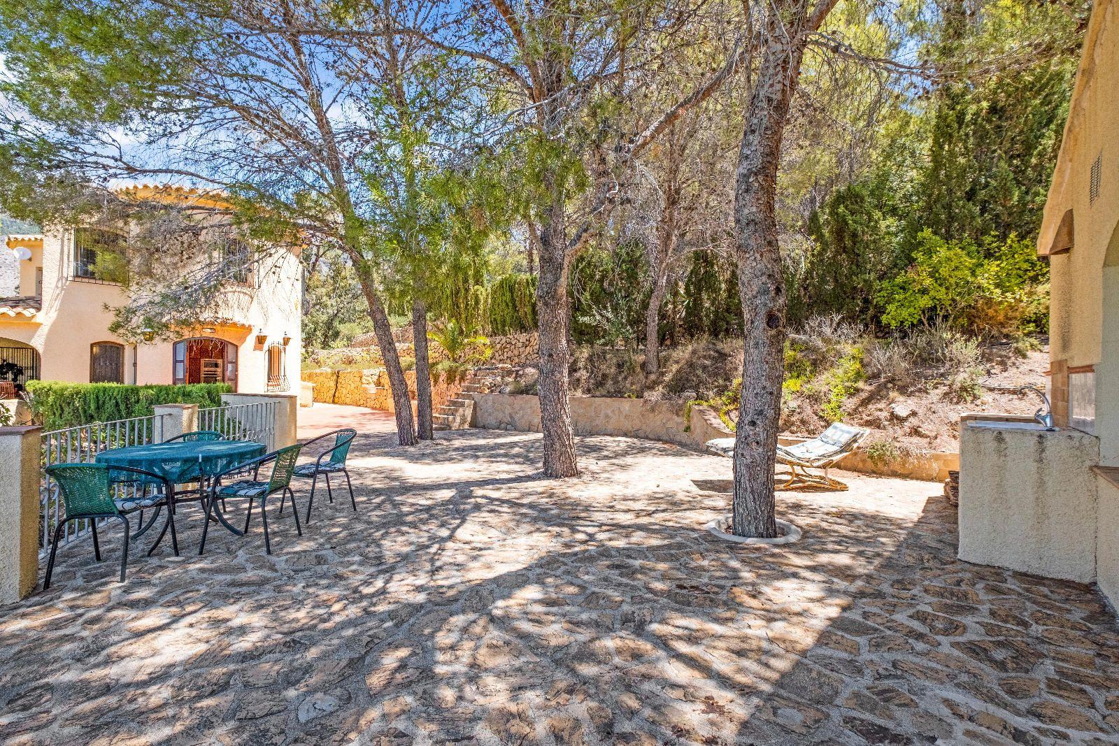 Cosy Mediterranean style villa with open views over the bay of Altea.