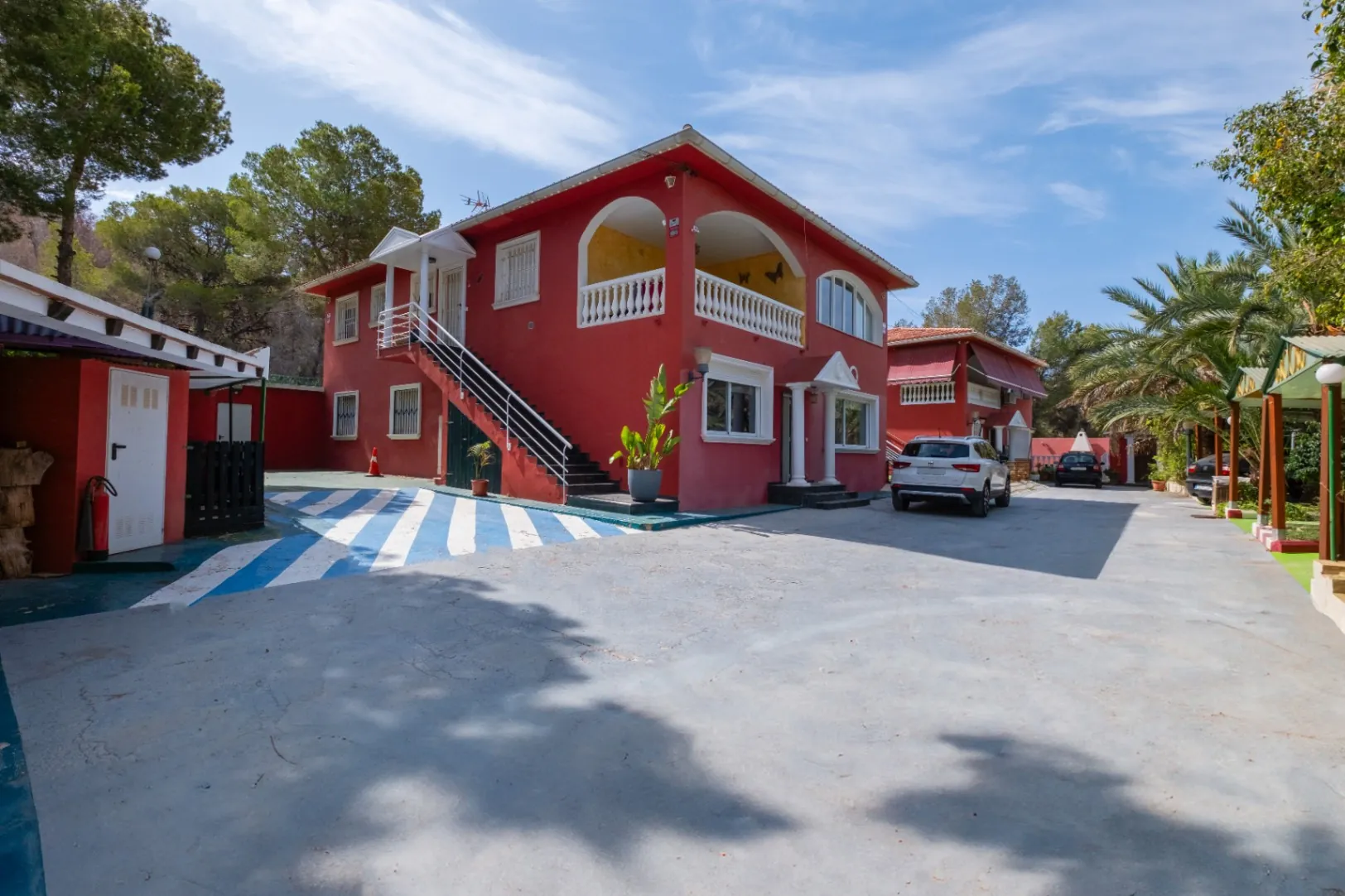 Two Villas – Nature, Privacy, and Versatility in a Unique Setting Next to Sierra Helada