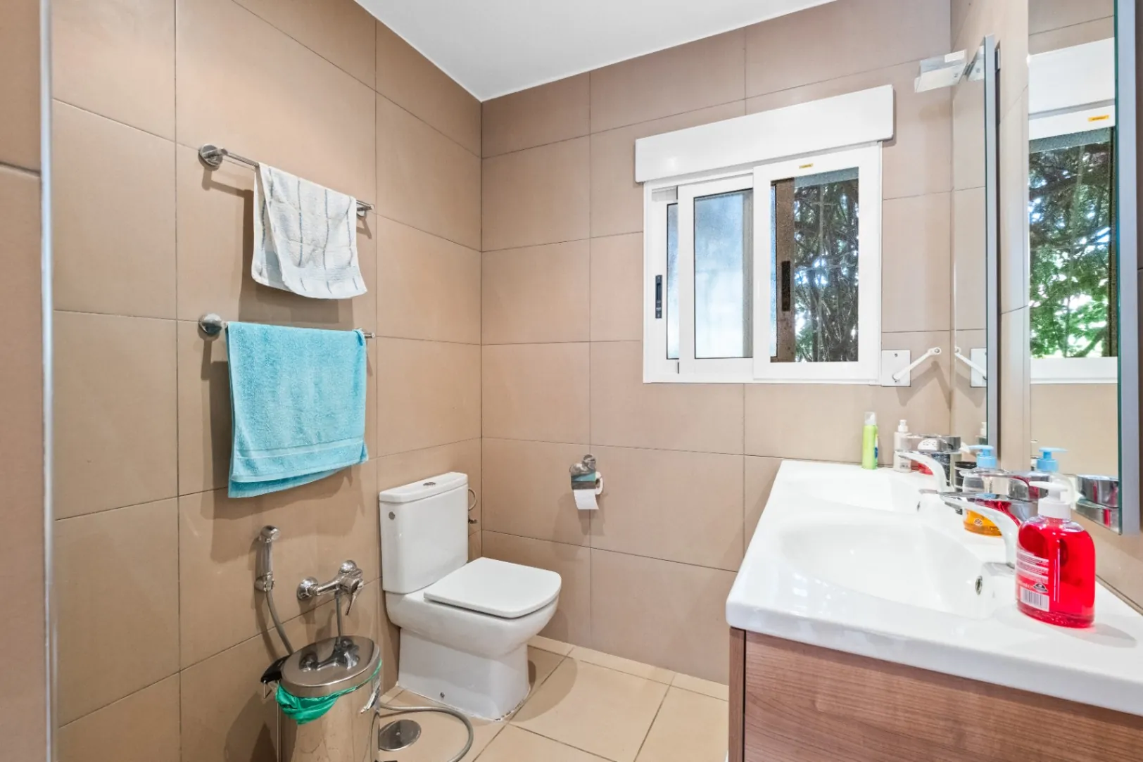 Where Tranquility Flourishes: House with Charming Garden and Pool in Albir