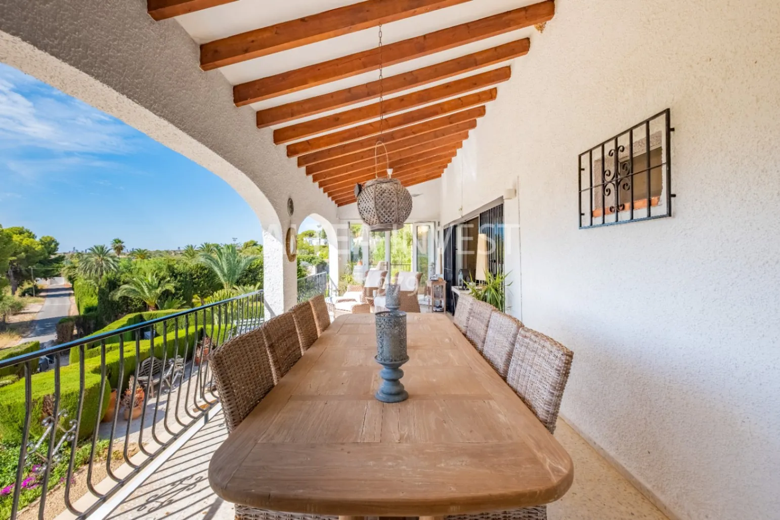 Exclusive Mediterranean-Style Chalet in El Planet