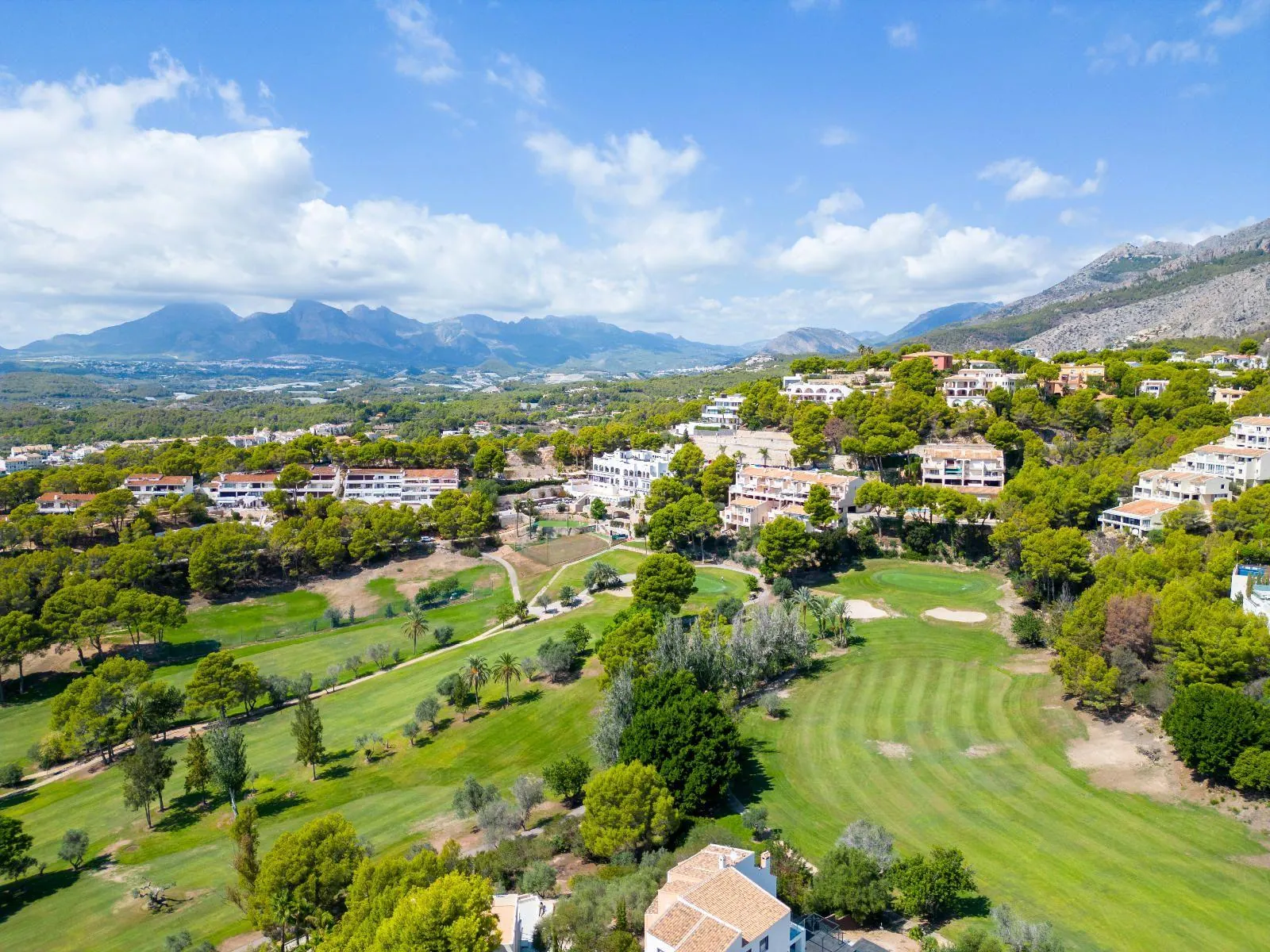 Elegant Mediterranean situated on the island of the golf course
