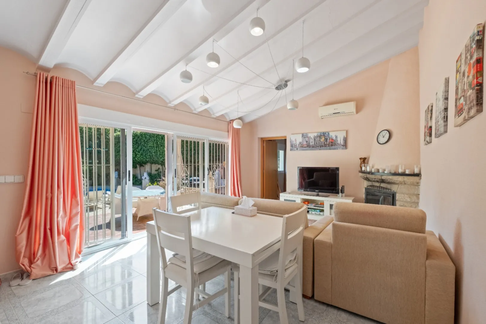 Where Tranquility Flourishes: House with Charming Garden and Pool in Albir