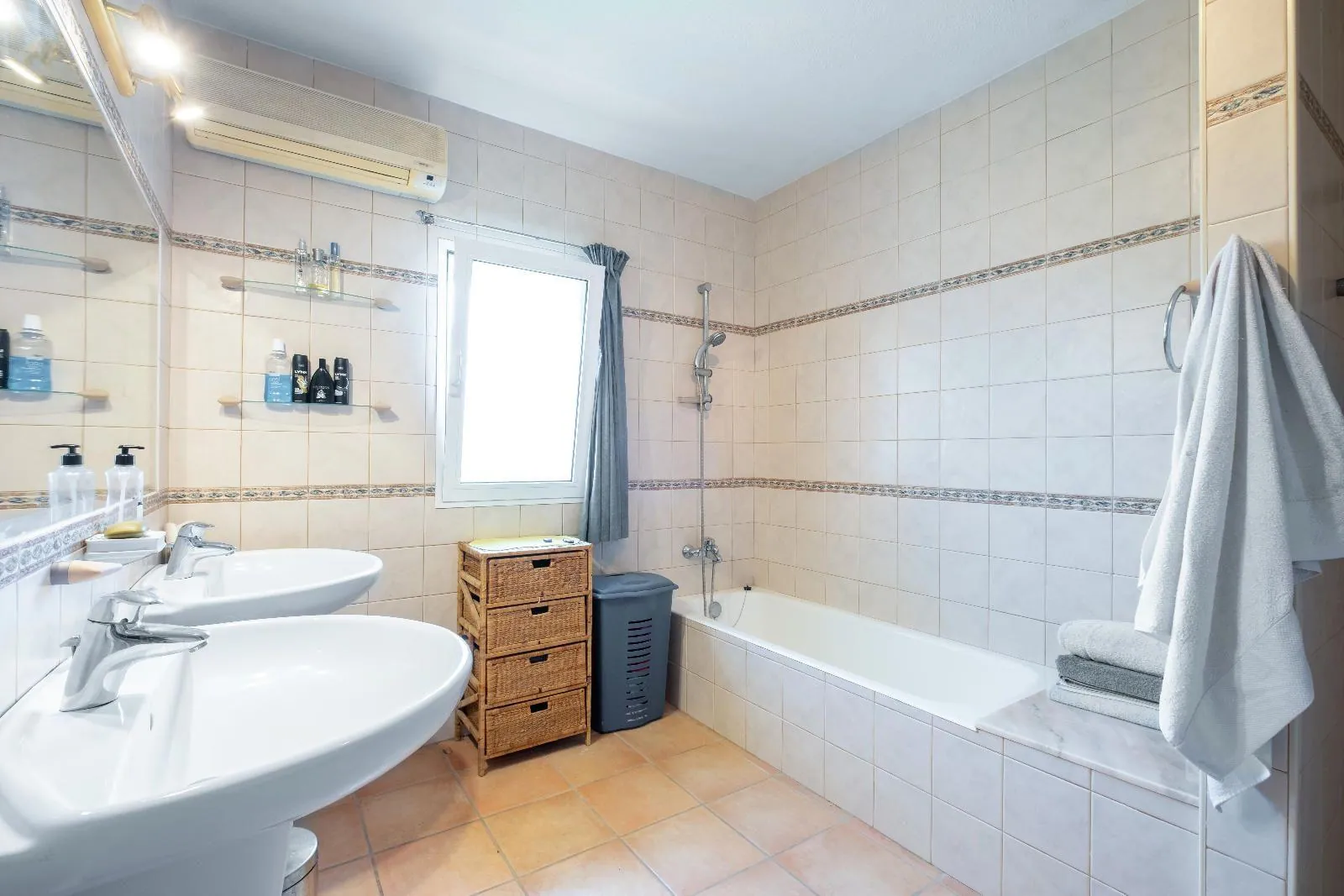 Single-storey villa in Alfaz del Pi: spaciousness, privacy, and heated pool
