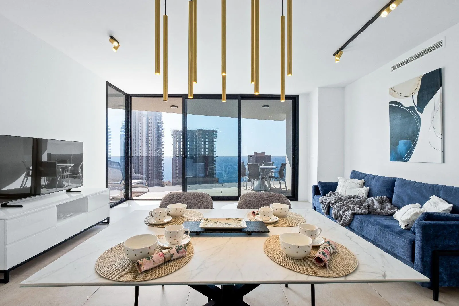 Bright modern apartment with views of the Mediterranean in Benidorm
