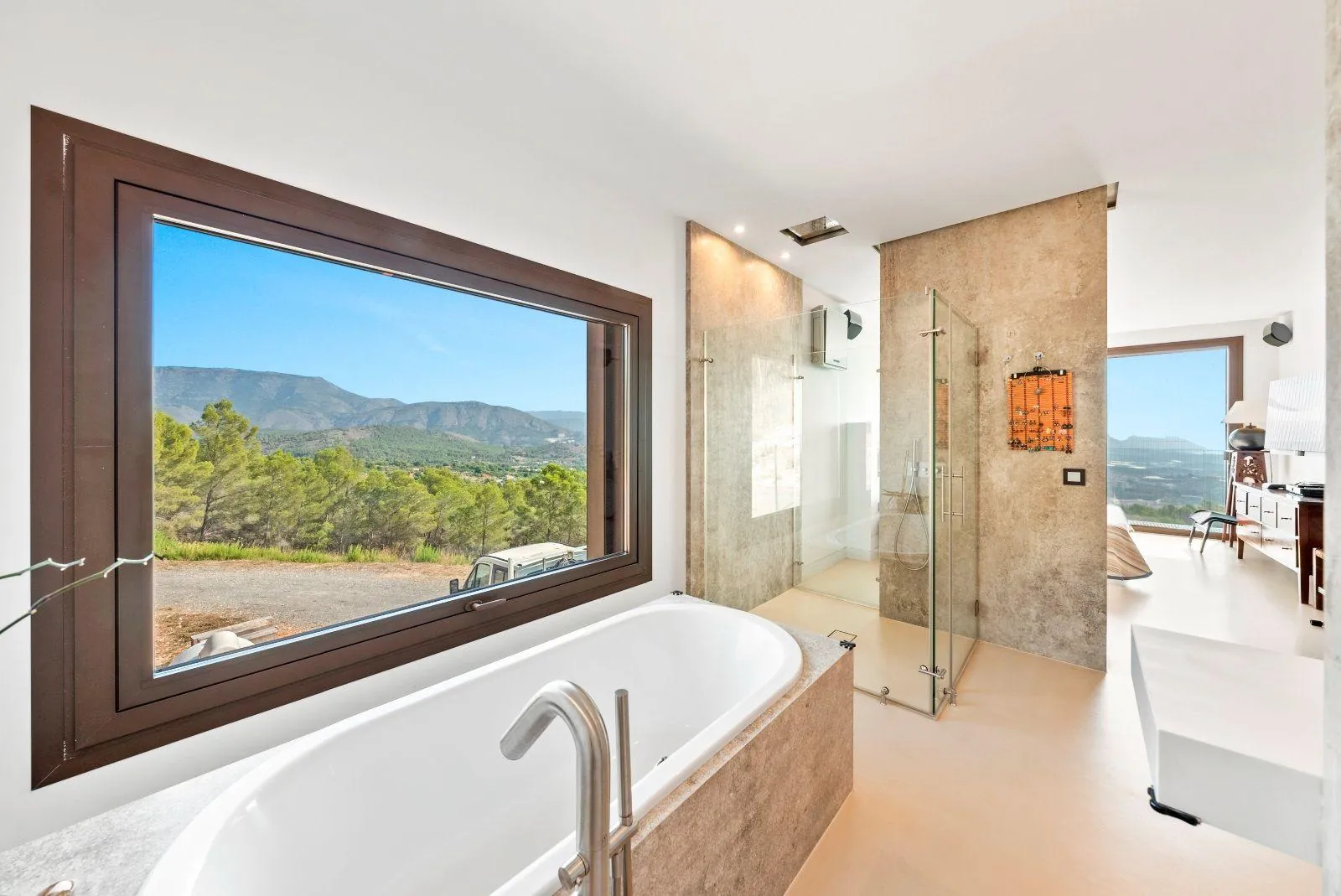 Exceptional villa in a unique setting with open views to the Mediterranean Sea and the bay of Altea.