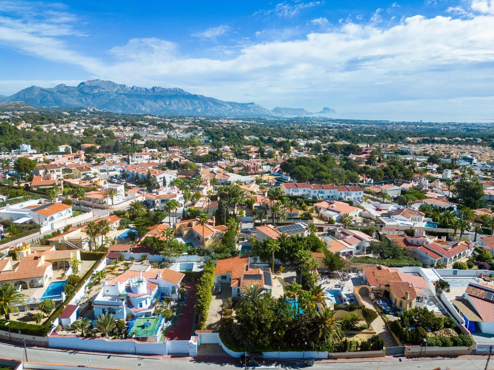 Charming Villa with Sea and Mountain Views in La Nucia