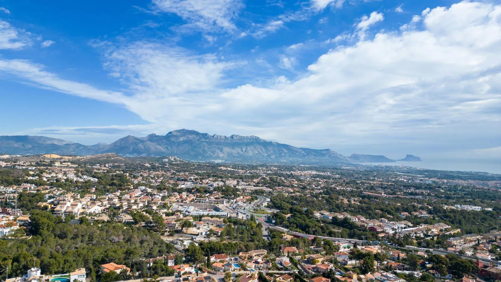 Charming Villa with Sea and Mountain Views in La Nucia