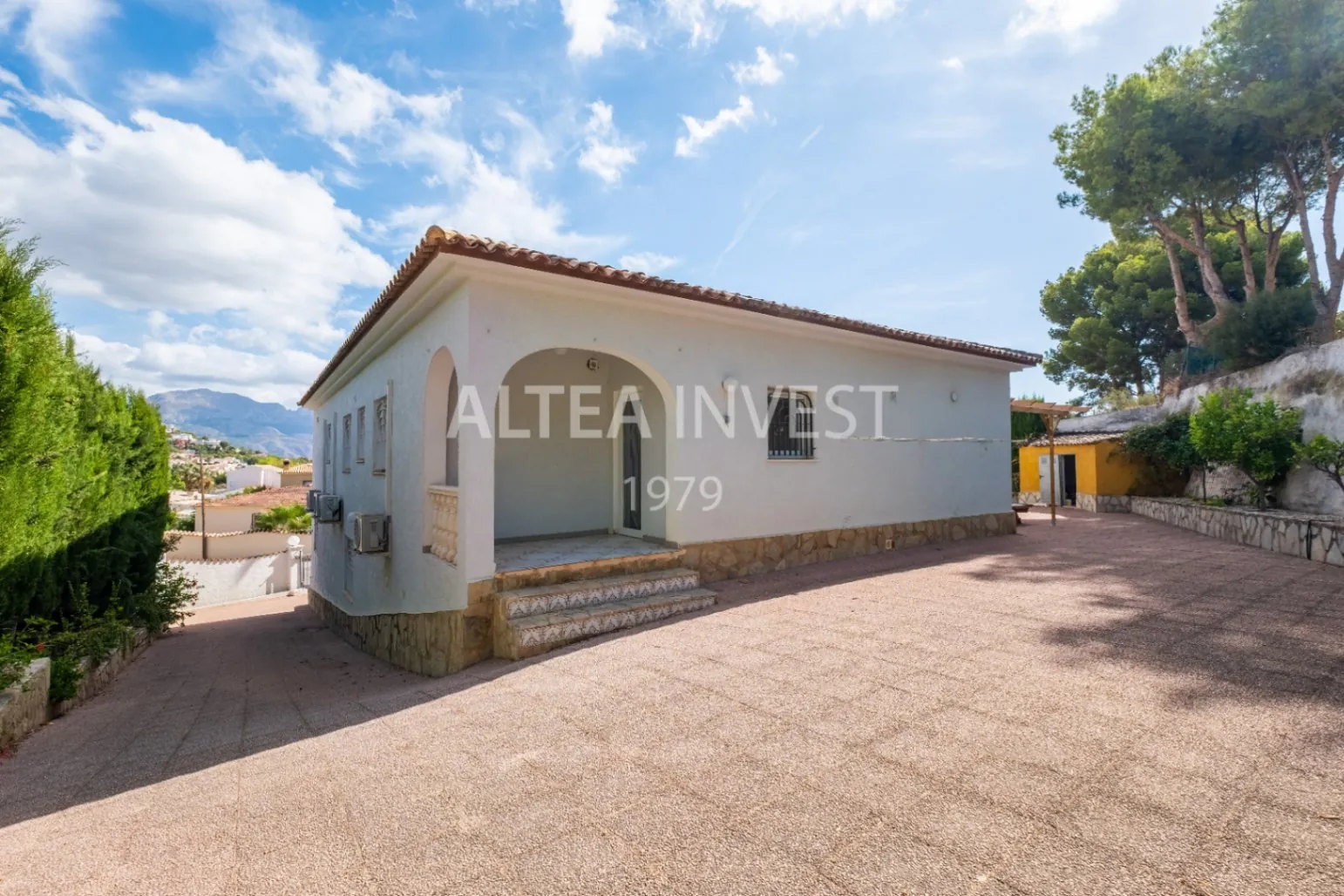 Spectacular villa completely renovated with stunning views of the Mediterranean Sea.