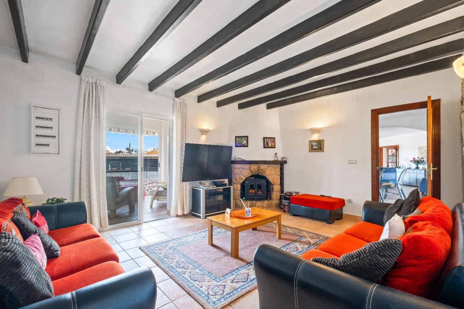 Single-storey villa in Alfaz del Pi: spaciousness, privacy, and heated pool