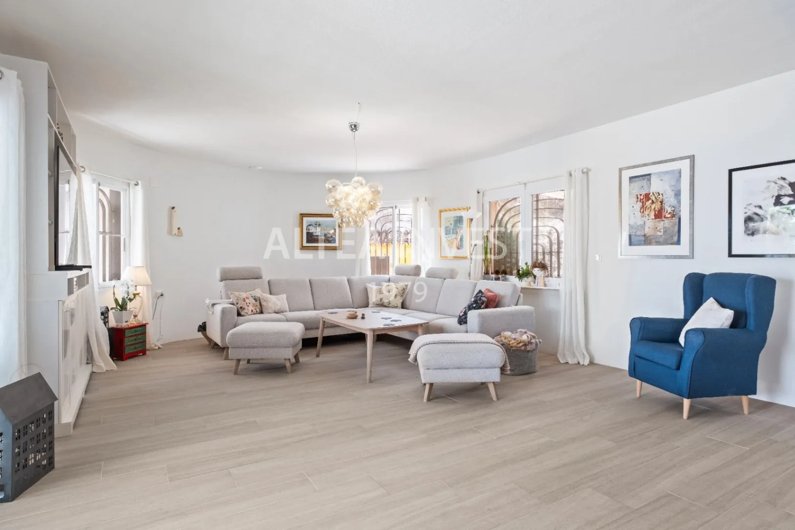 Spectacular villa completely renovated with stunning views of the Mediterranean Sea.