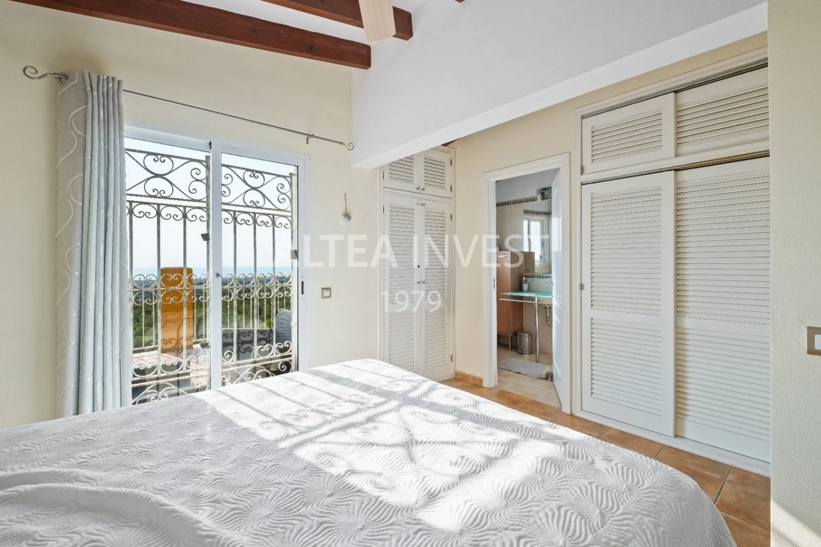Charming Mediterranean Villa with Sea Views and Space to Enjoy