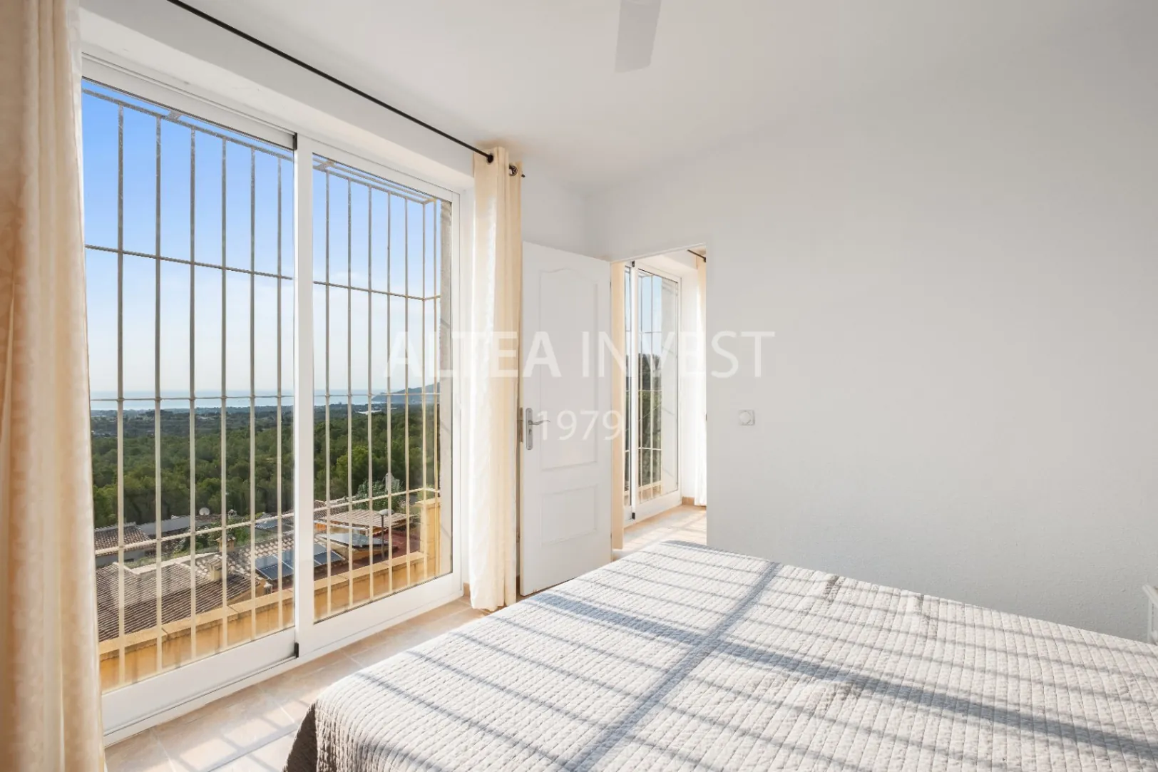 Charming Mediterranean Villa with Sea Views and Space to Enjoy