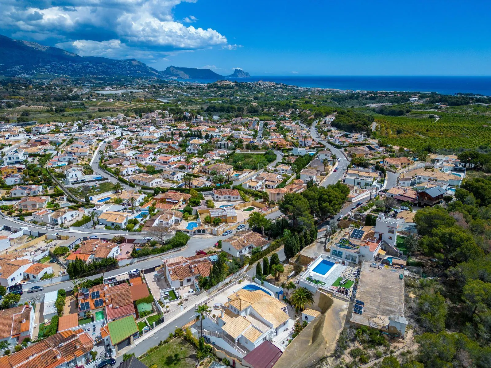 Completely renovated villa in Alfaz del Pi: sea and mountain views