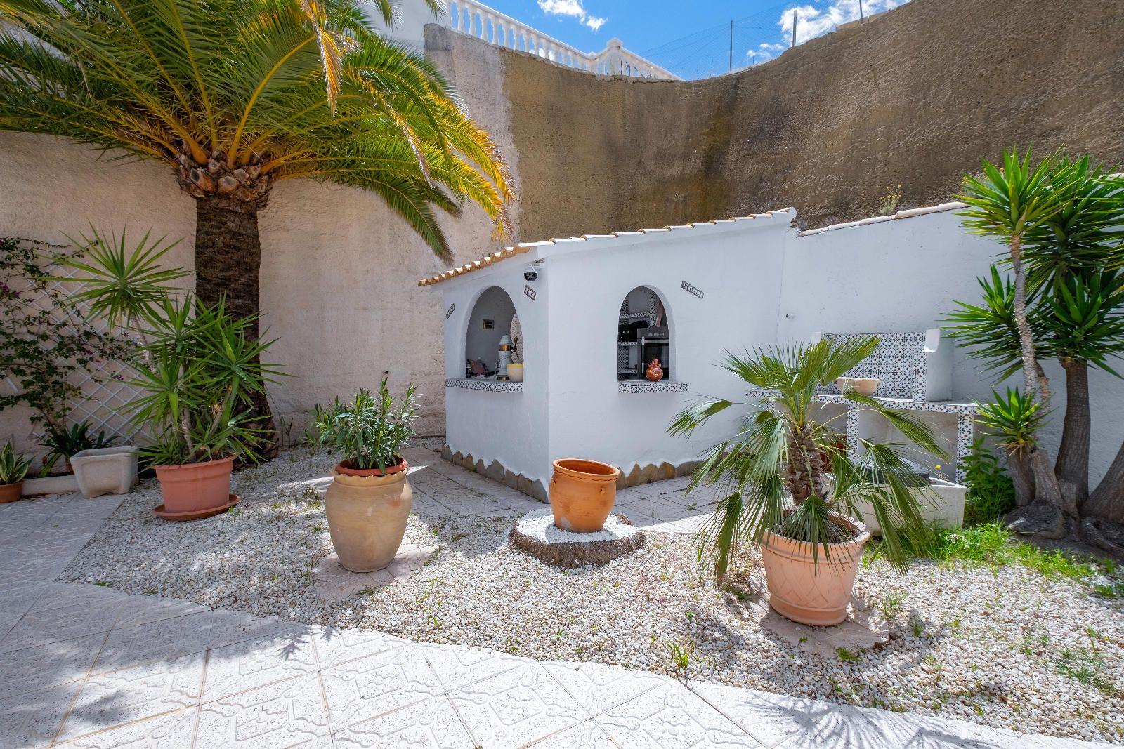 Completely renovated villa in Alfaz del Pi: sea and mountain views