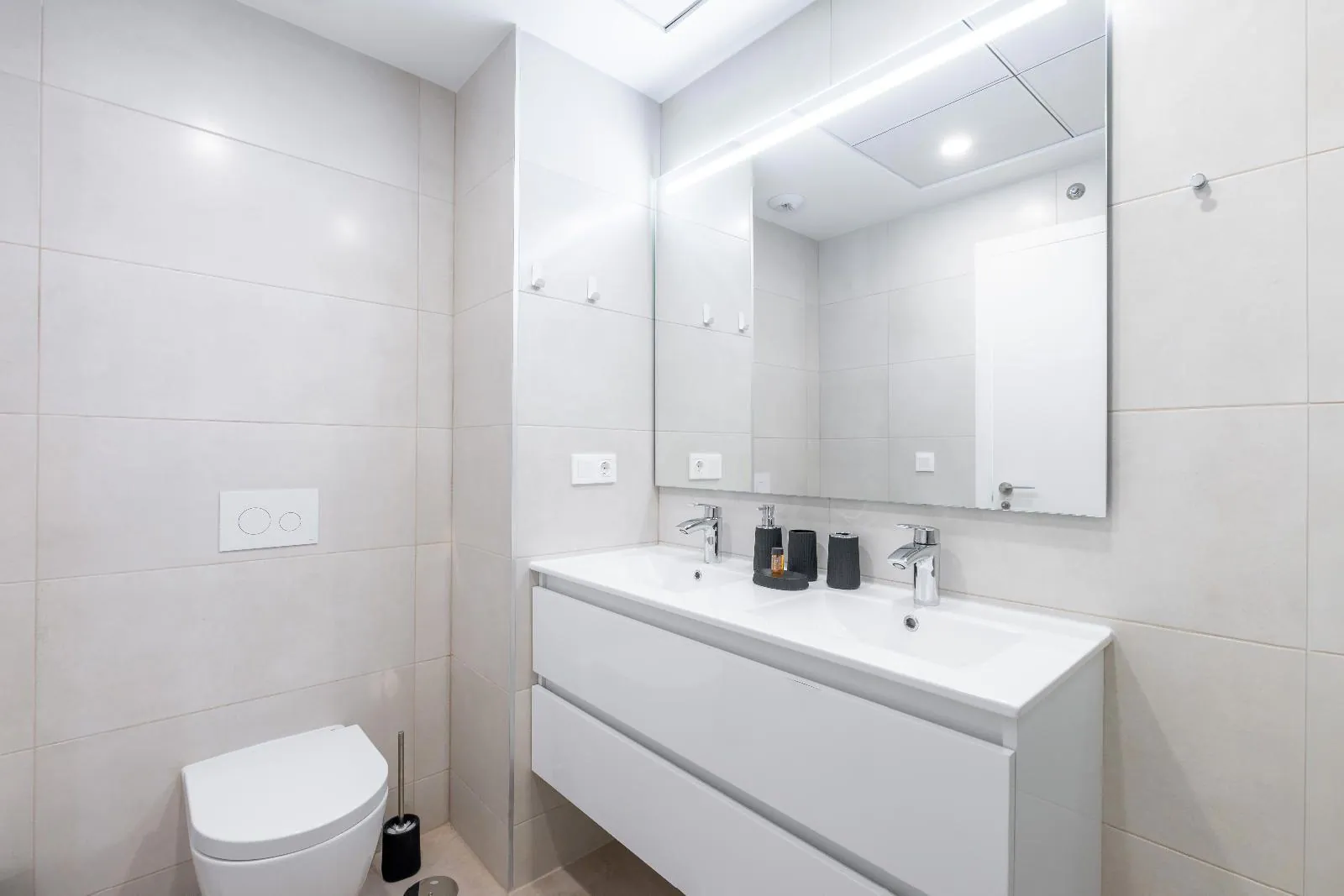 Elegant new build home with sea views in Benidorm