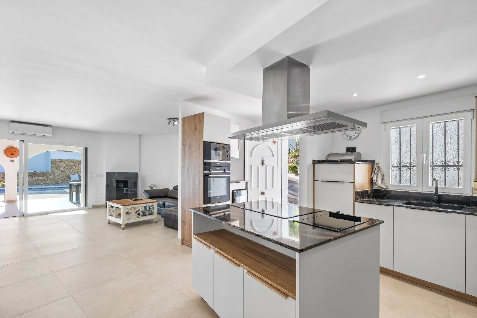 Mediterranean style villa in the privileged area of the Club de Golf.