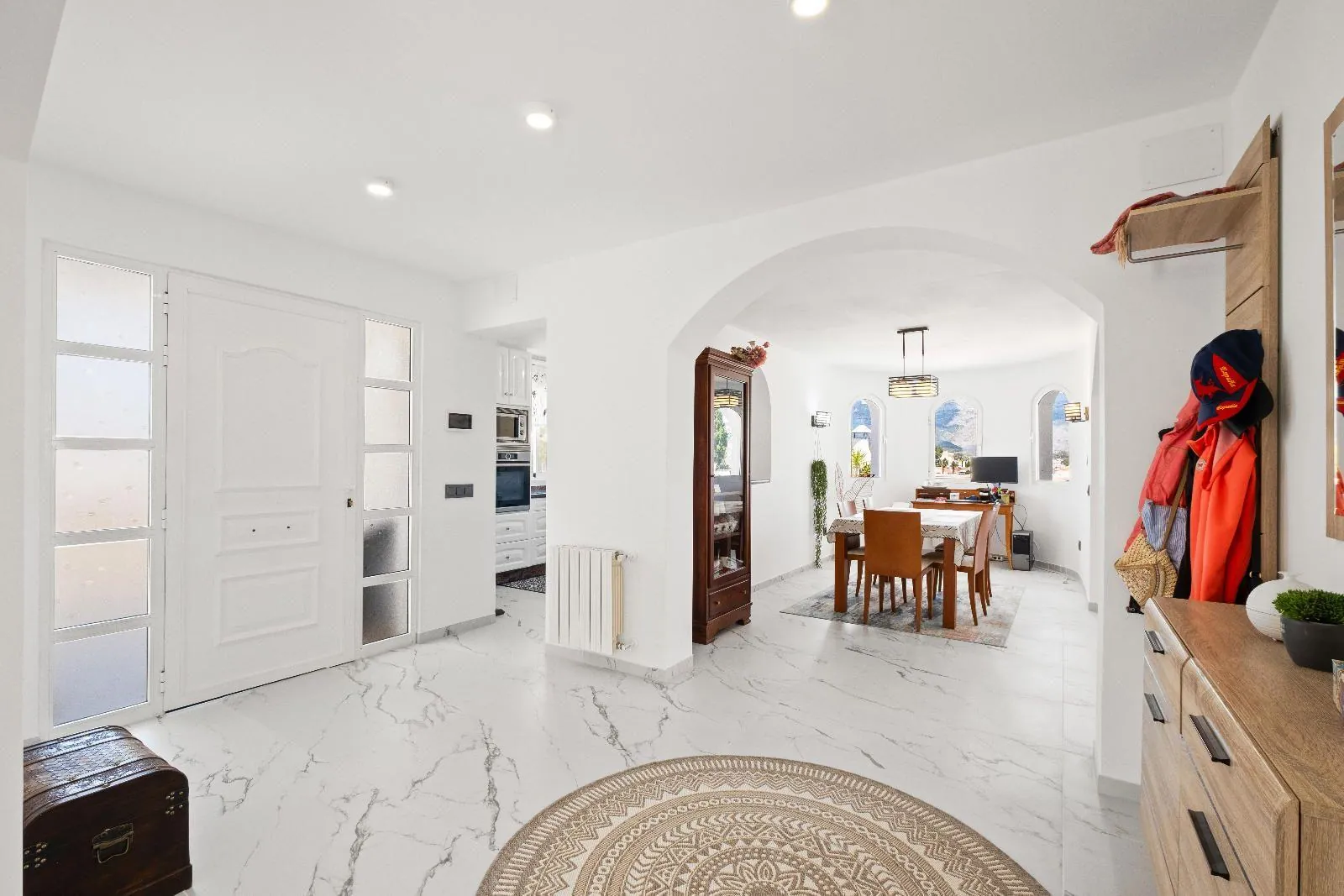 Completely renovated villa in Alfaz del Pi: sea and mountain views