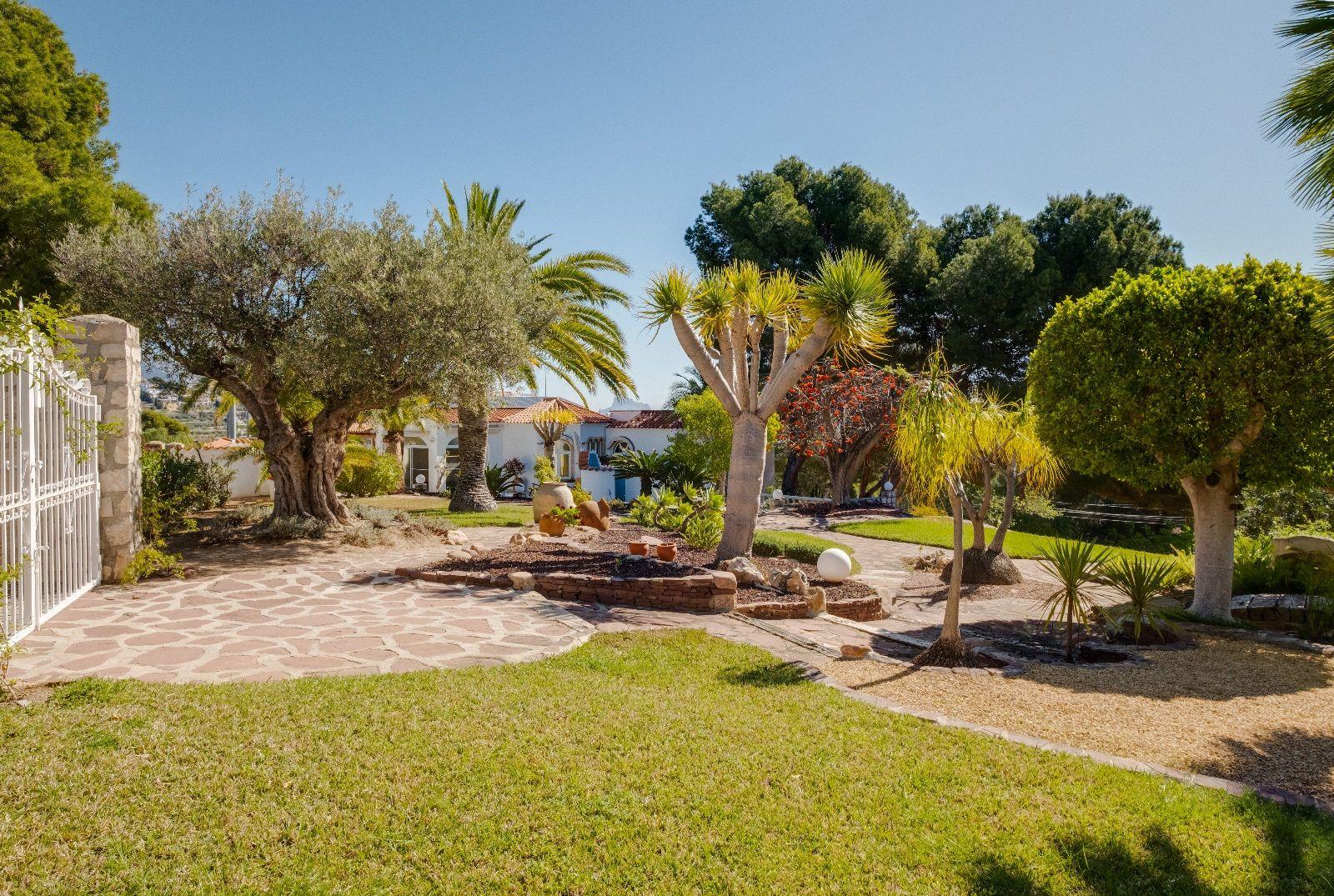 Luxurious and elegant villa with wonderful sea views